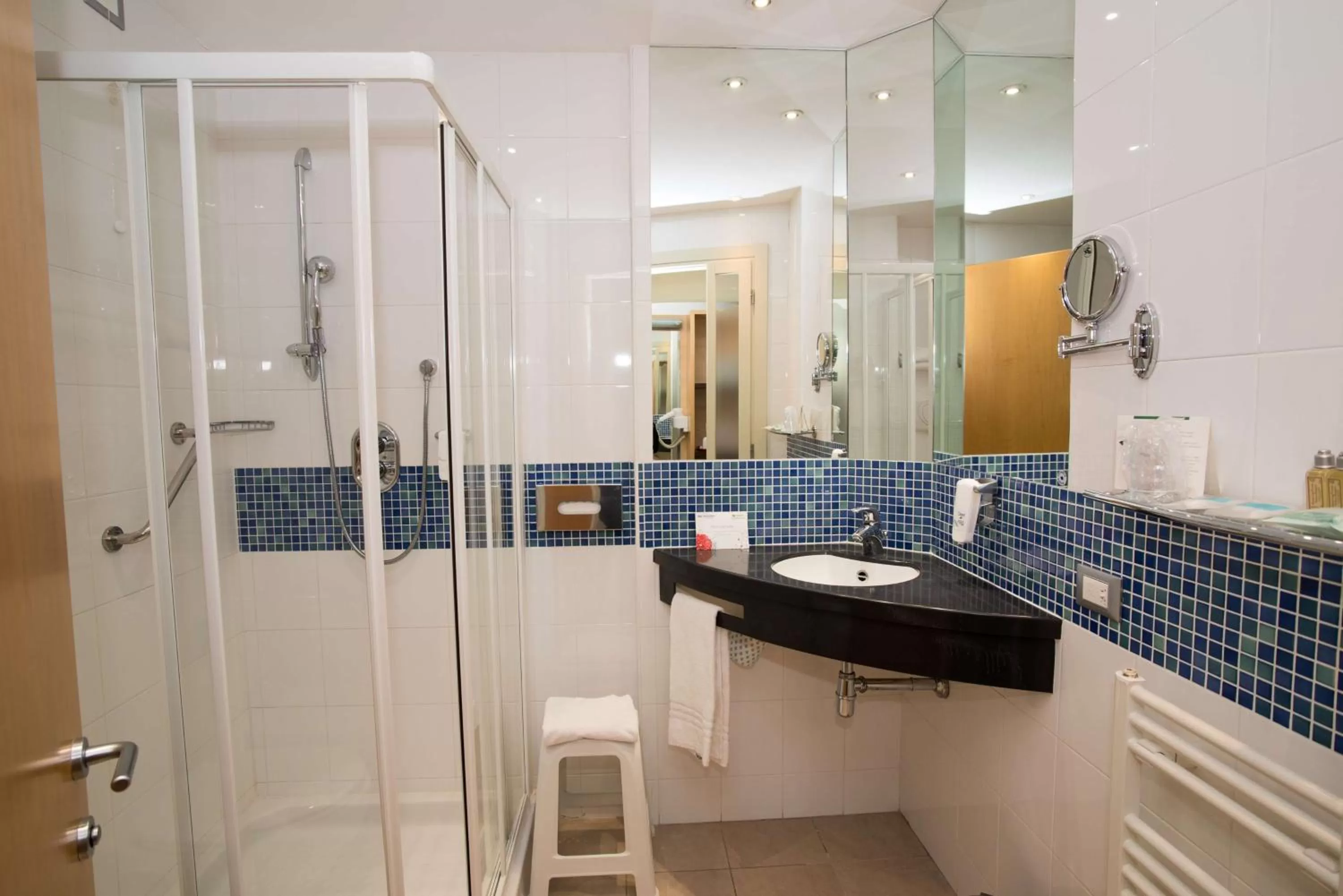 Restaurant/places to eat in Best Western Palace Inn Hotel