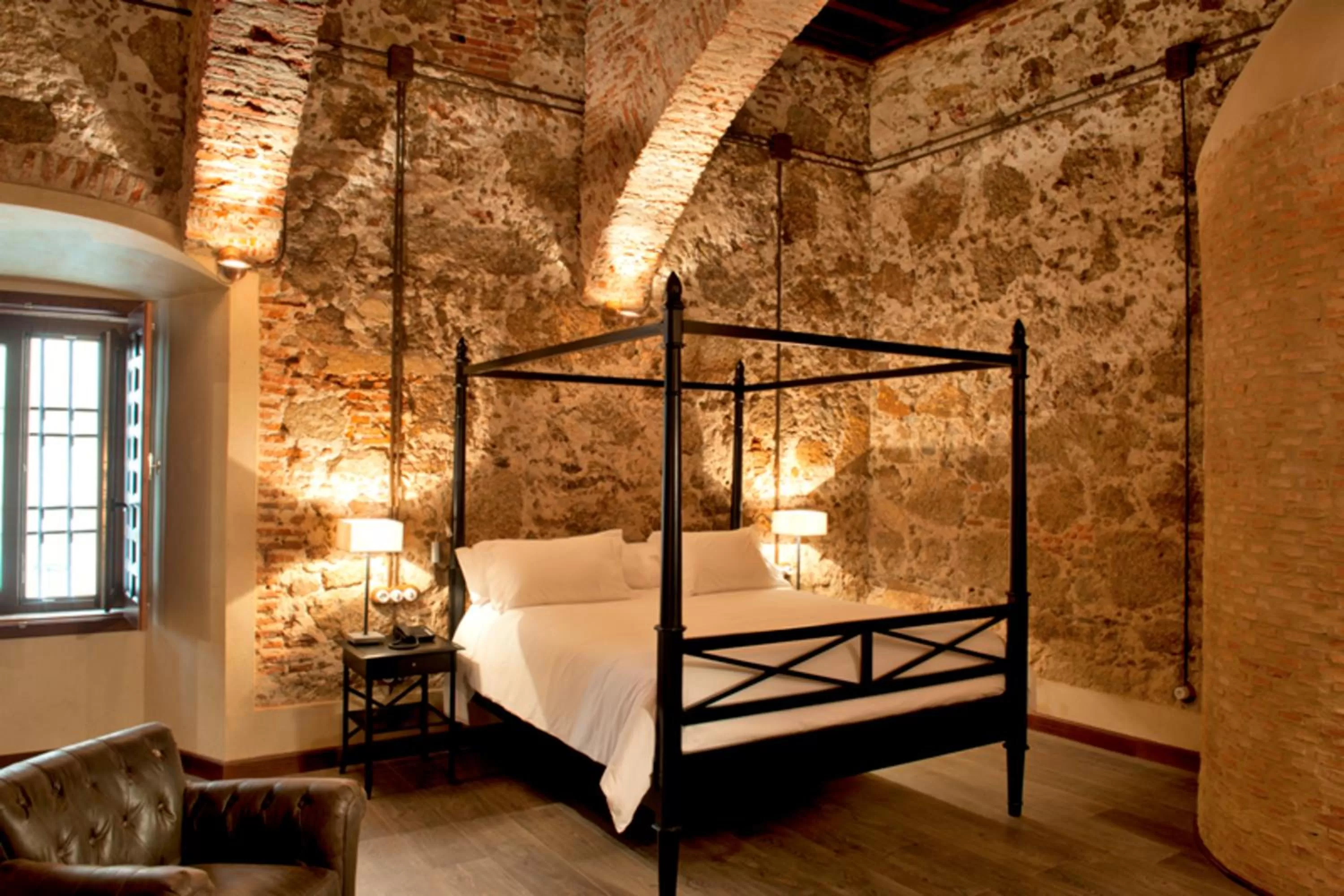 Bedroom, Bed in Palacio Carvajal Girón