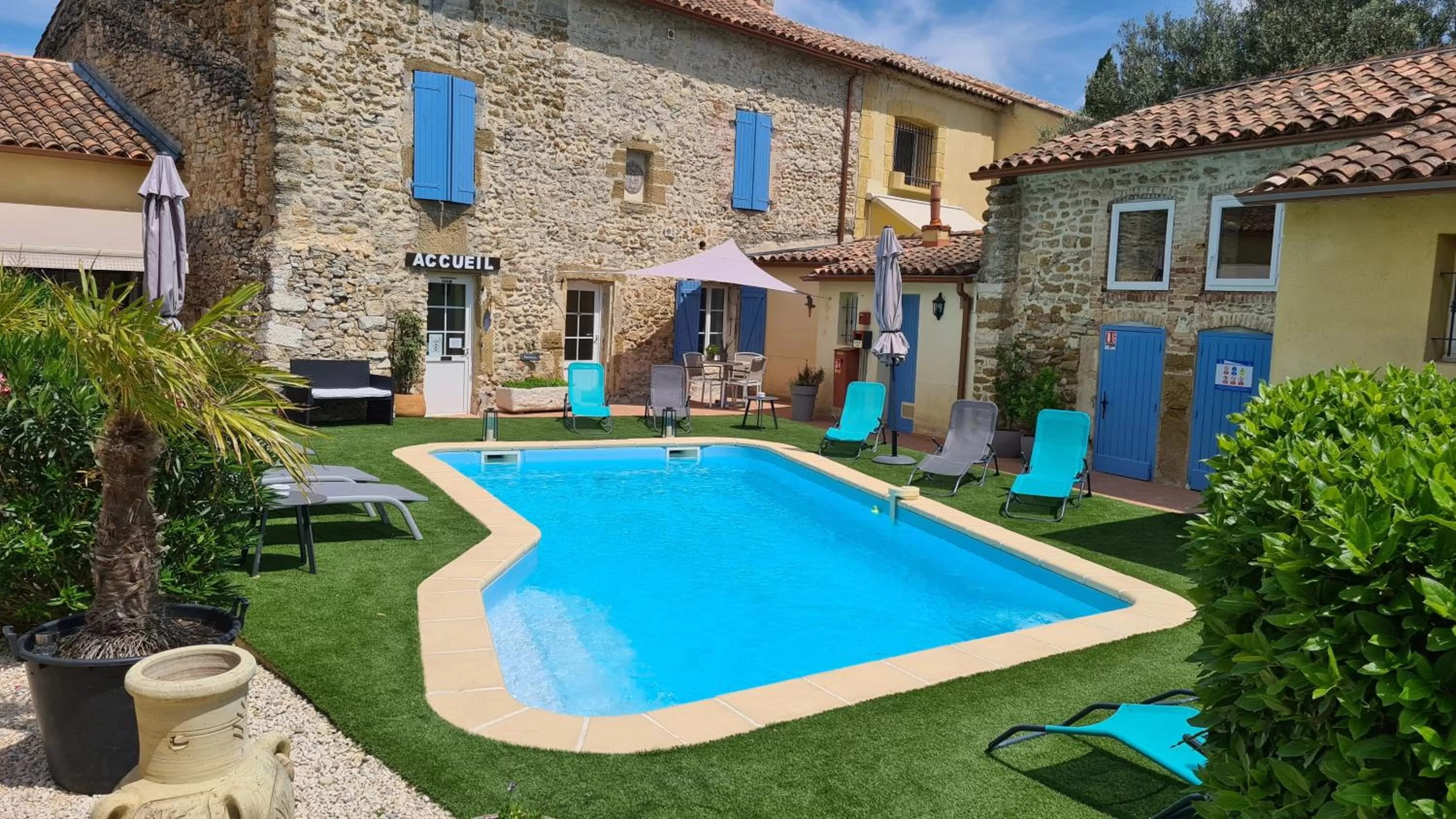 Swimming pool in Logis Hôtel La Bastide Saint Bach