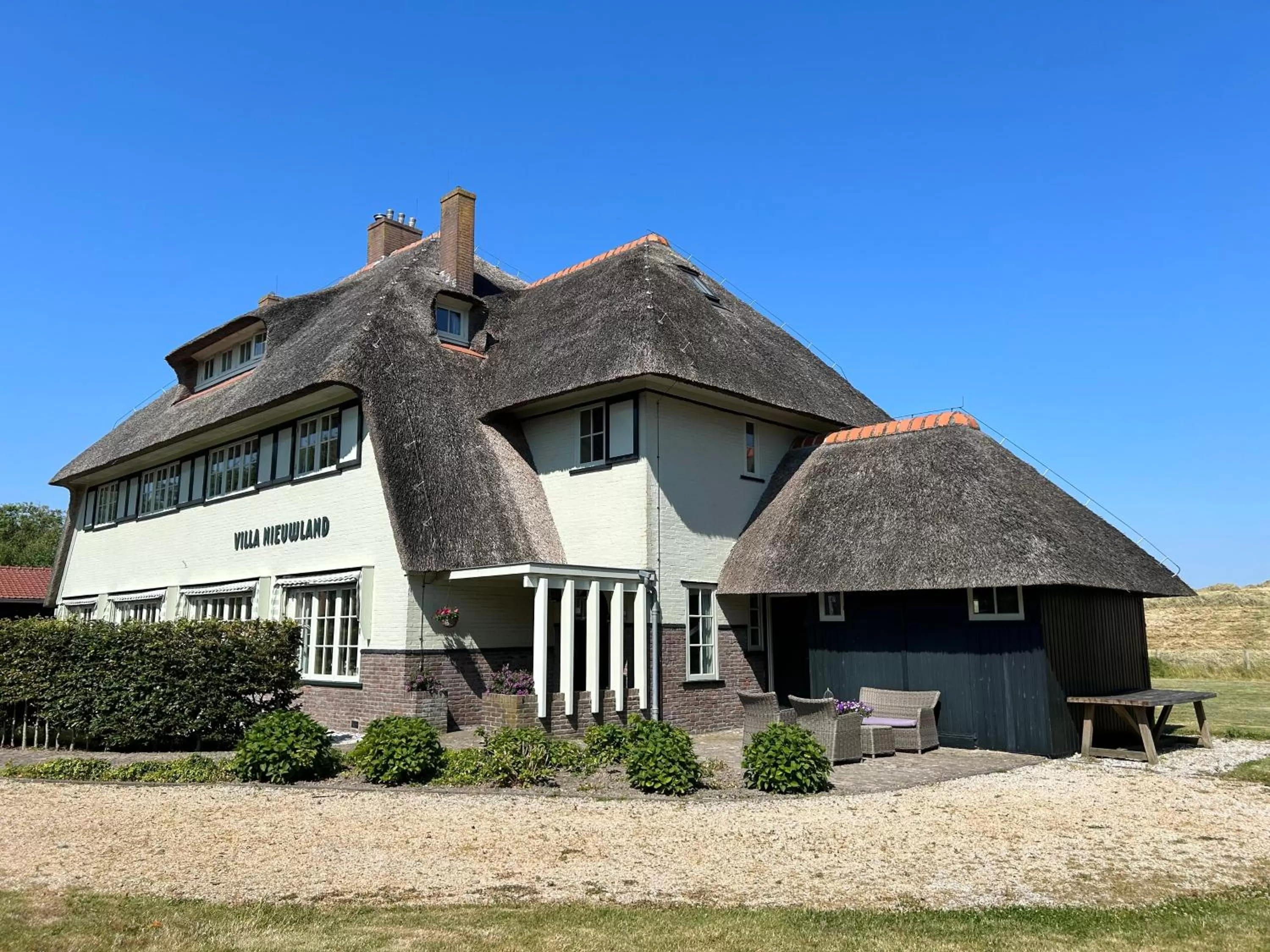 Facade/entrance, Property Building in B&B Villa Nieuwland