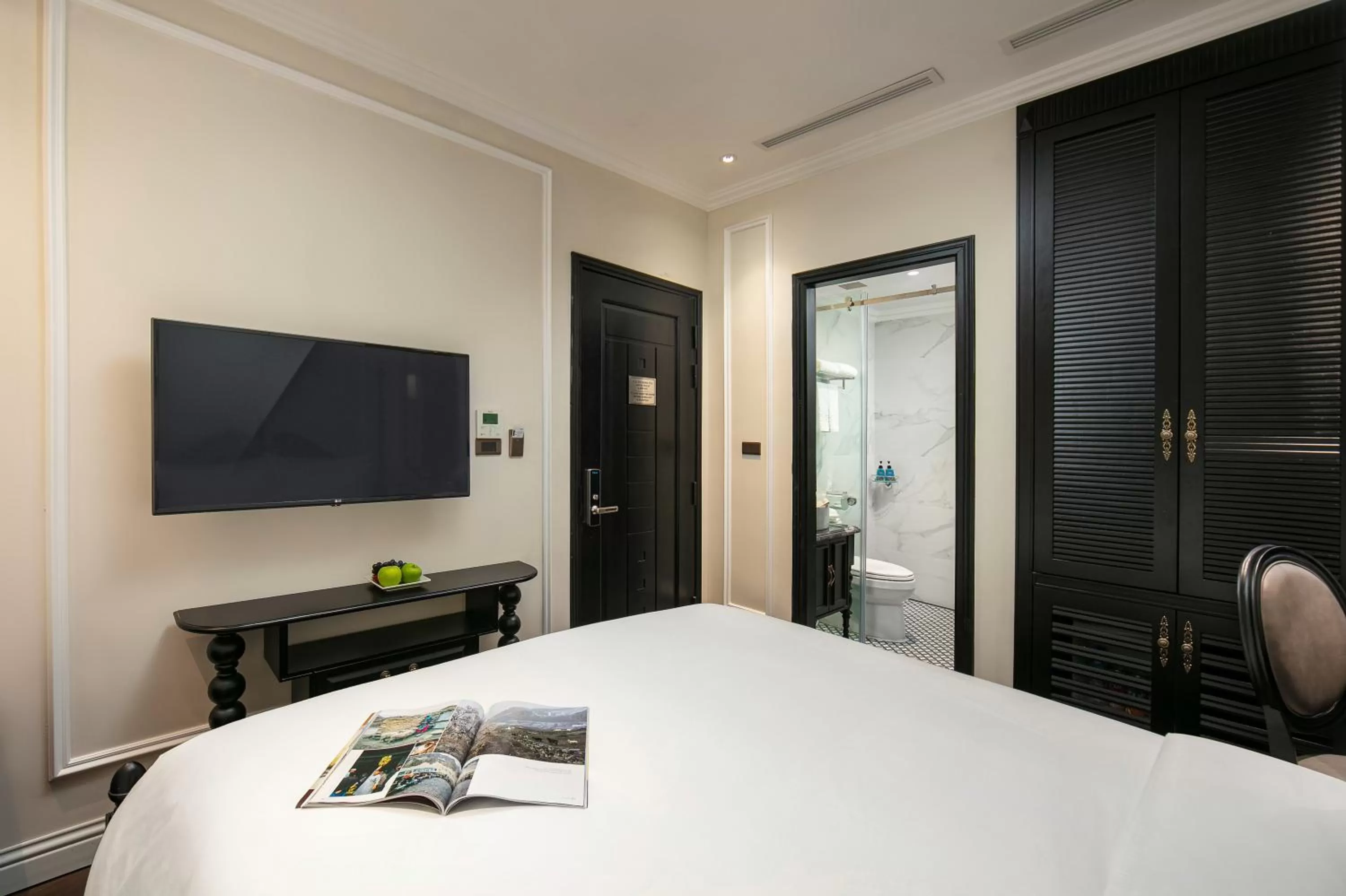 Bedroom, Bed in Amira Hotel Hanoi