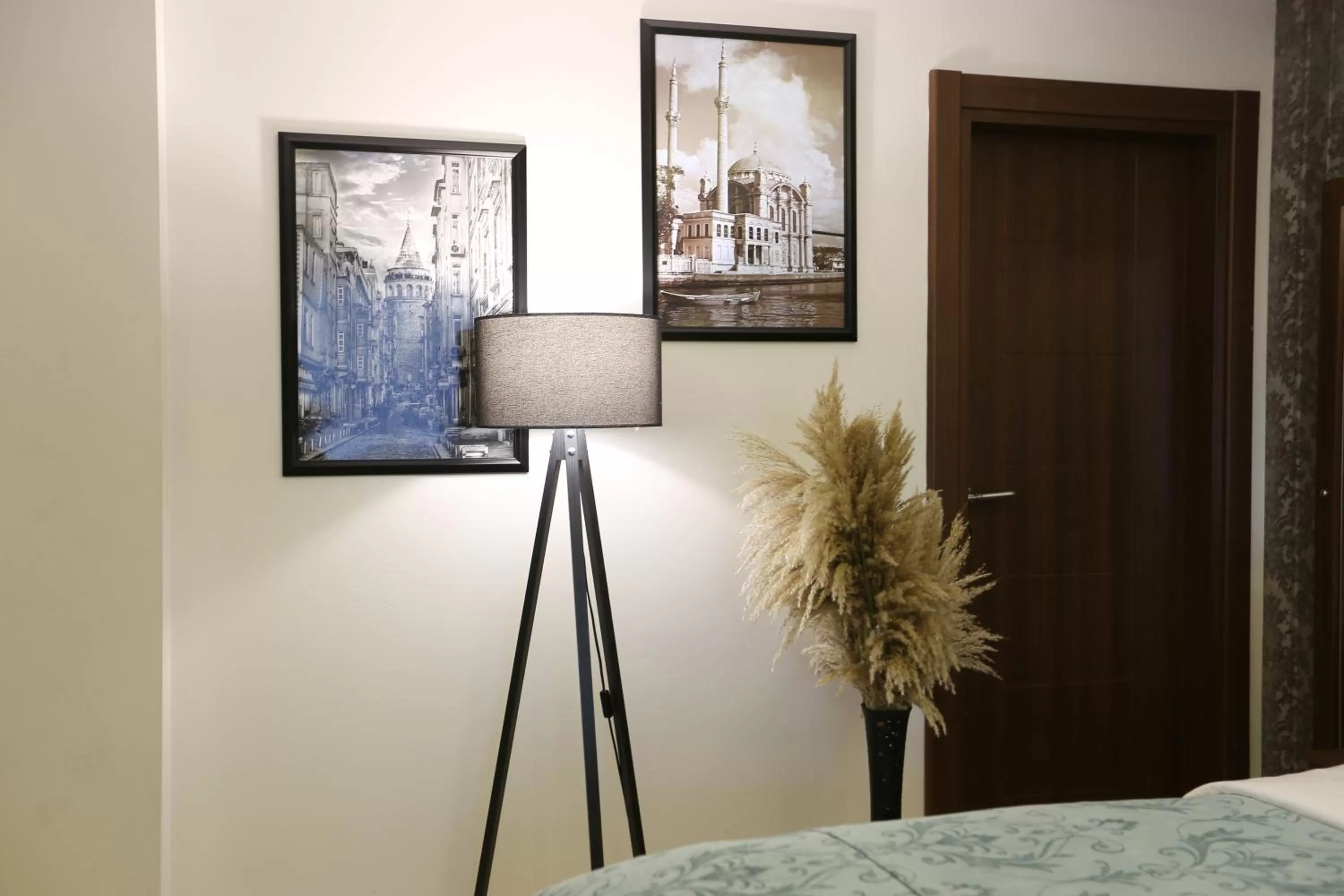 Communal lounge/ TV room, Bed in Cebeci Grand Hotel