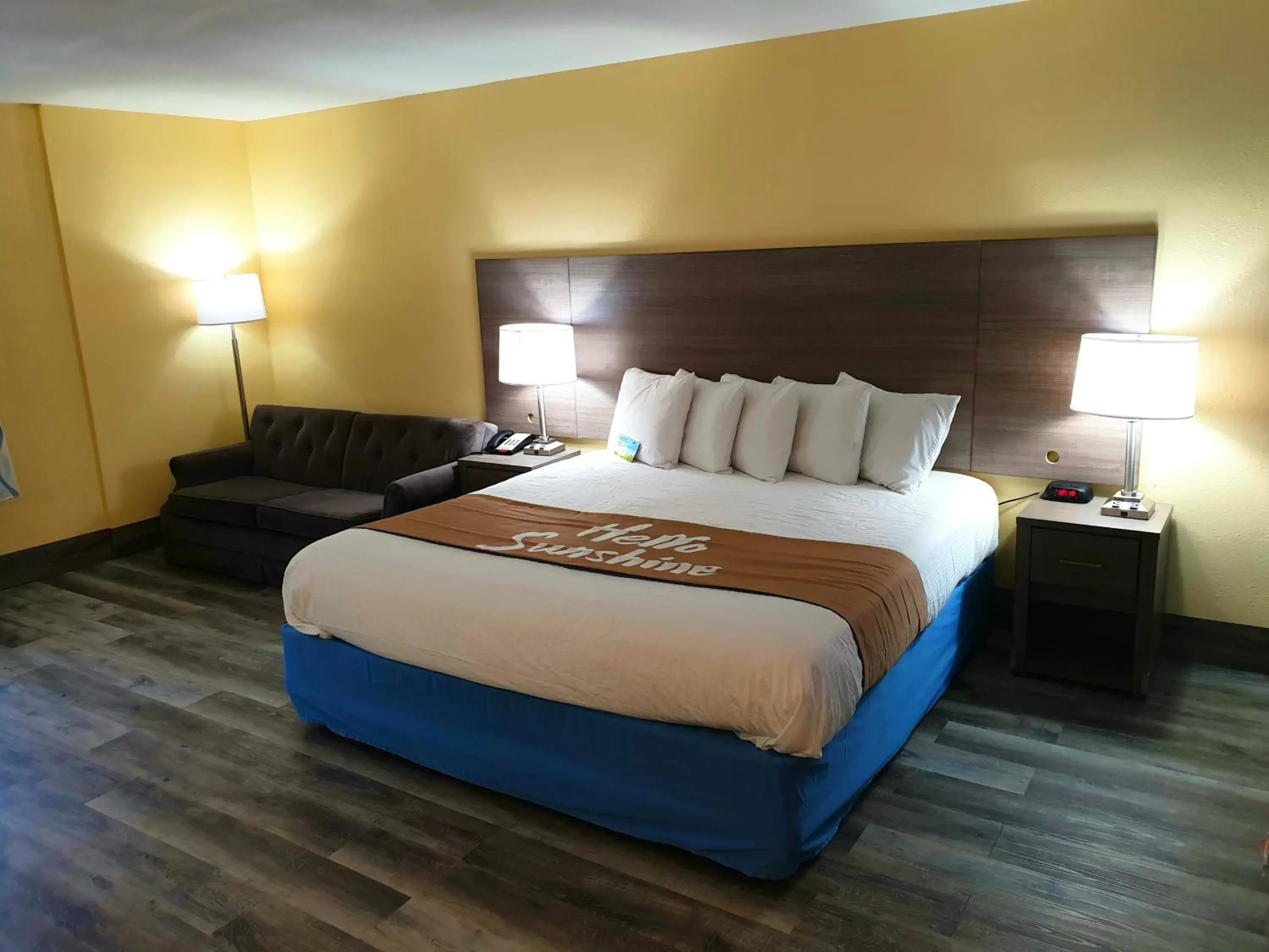 Bed in Days Inn by Wyndham Cleveland TN