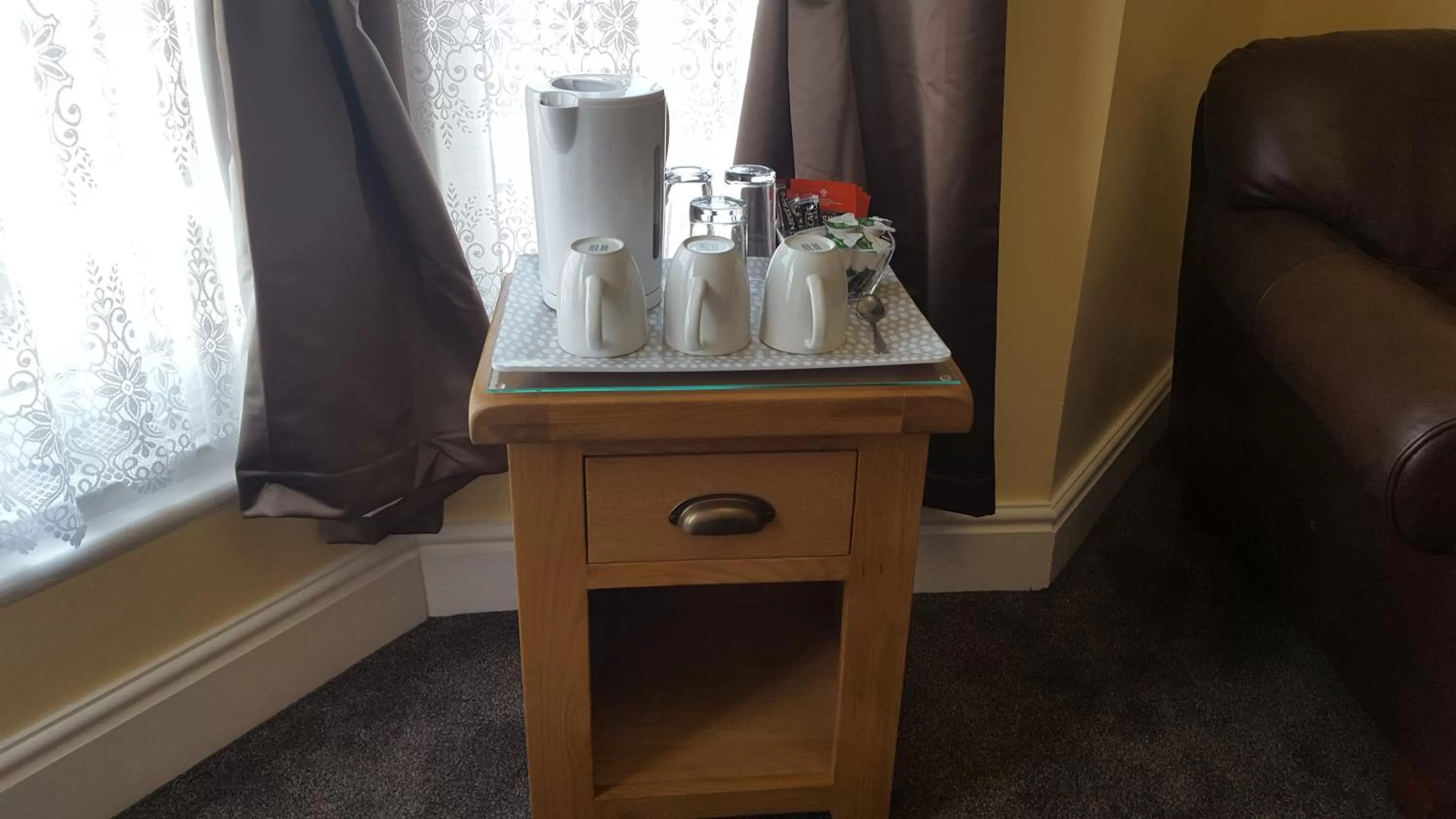 Coffee/tea facilities, Bathroom in The Beacon Hotel