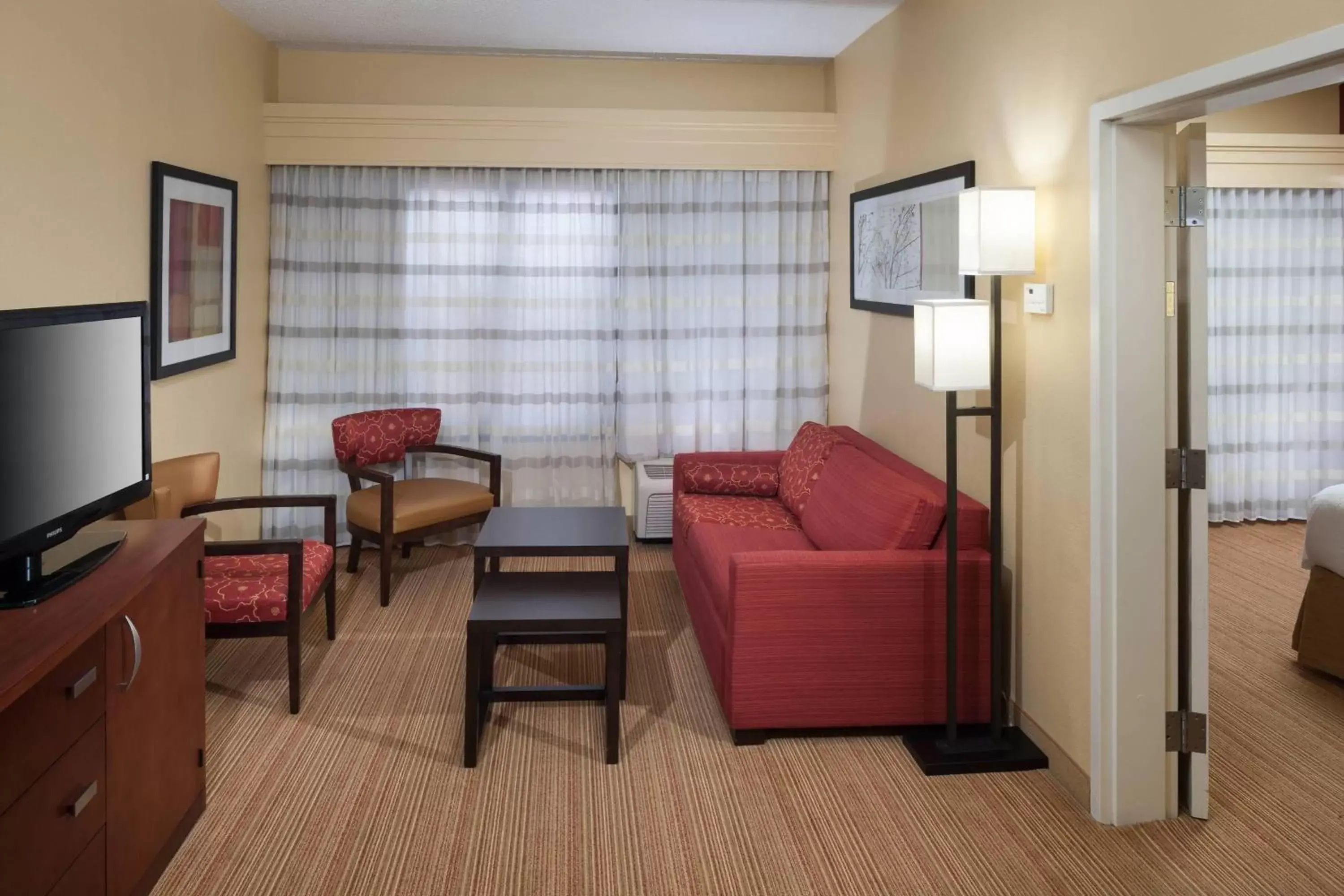 Living room, Seating Area in Courtyard by Marriott Jackson Ridgeland