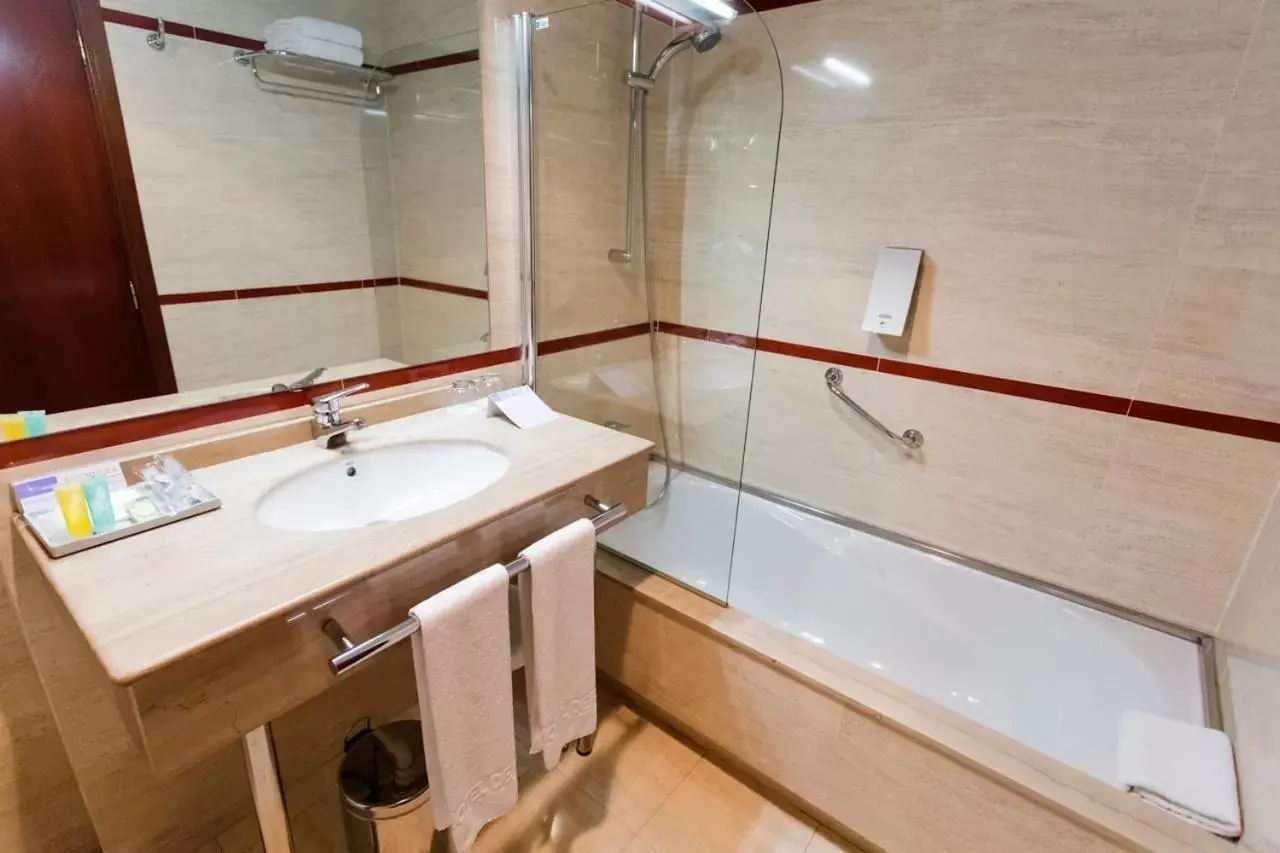 Bathroom in Gran Hotel de Ferrol