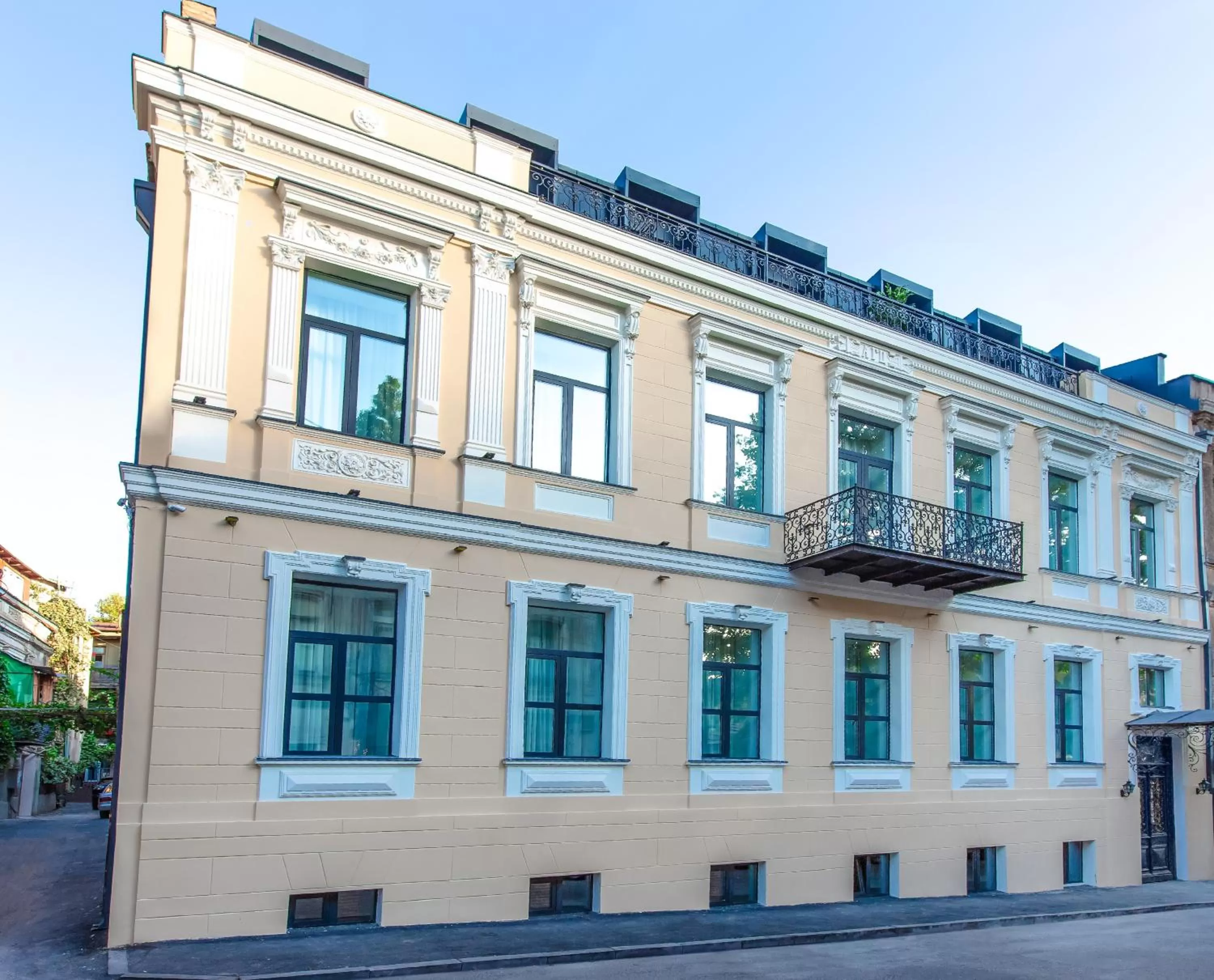 Property building in Royal Inn