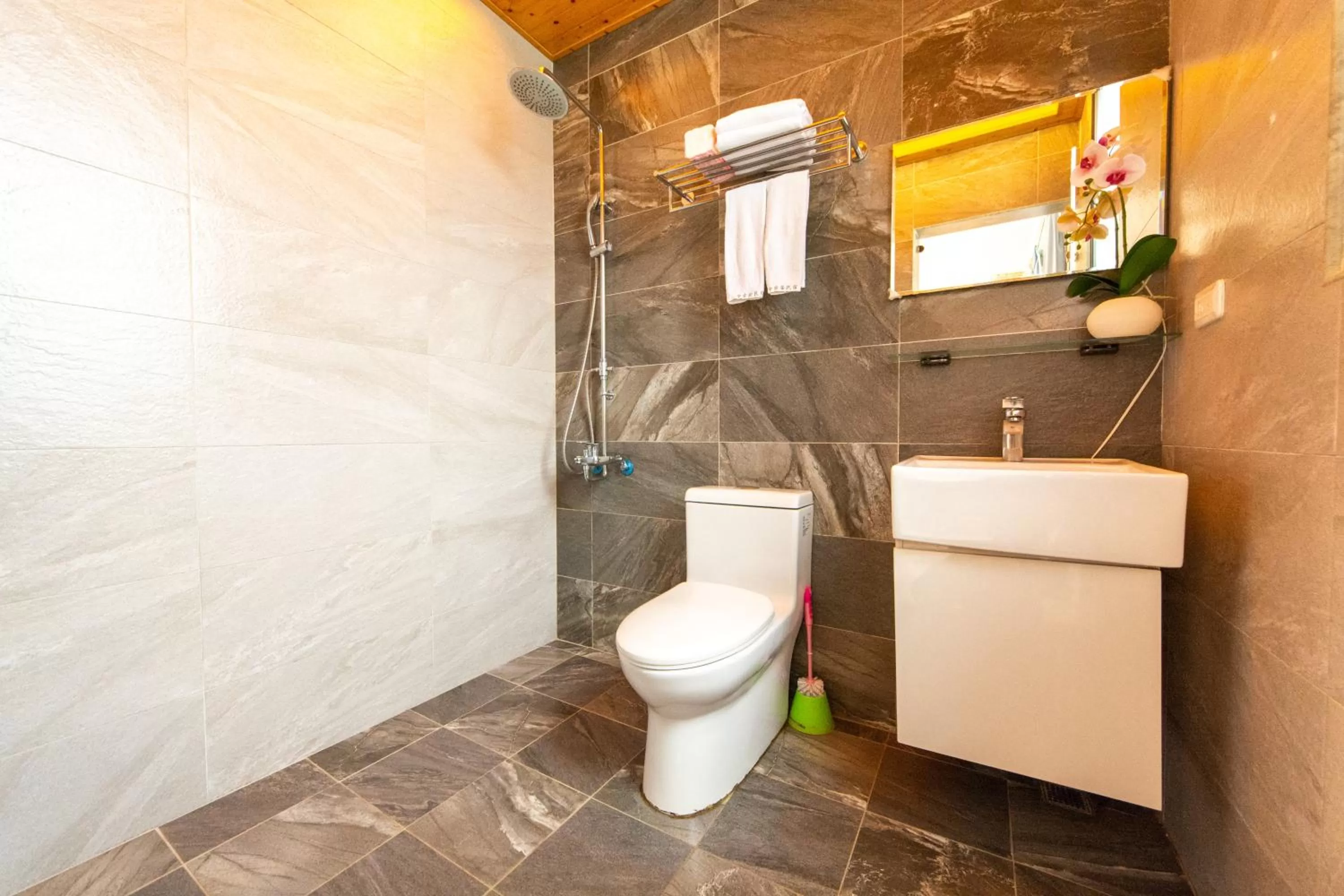 Toilet in Jinguann B&B