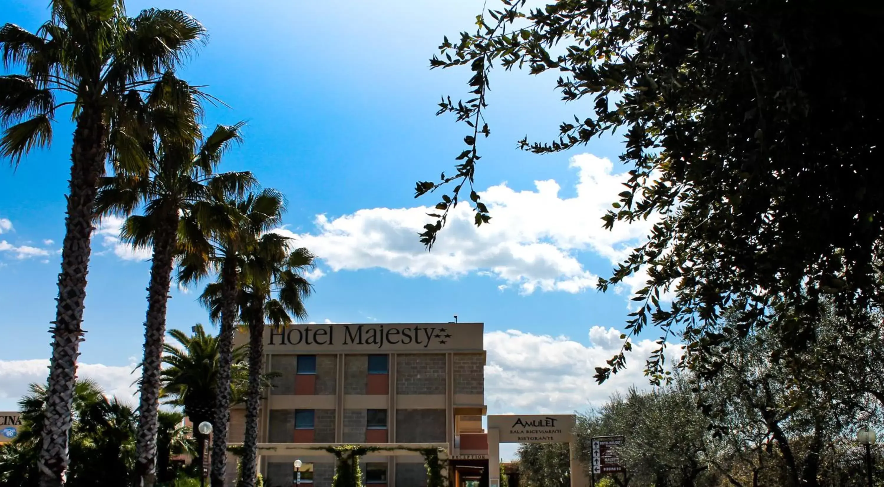 Facade/entrance in Hotel Majesty Bari Facade/entrance in Hotel Majesty Bari