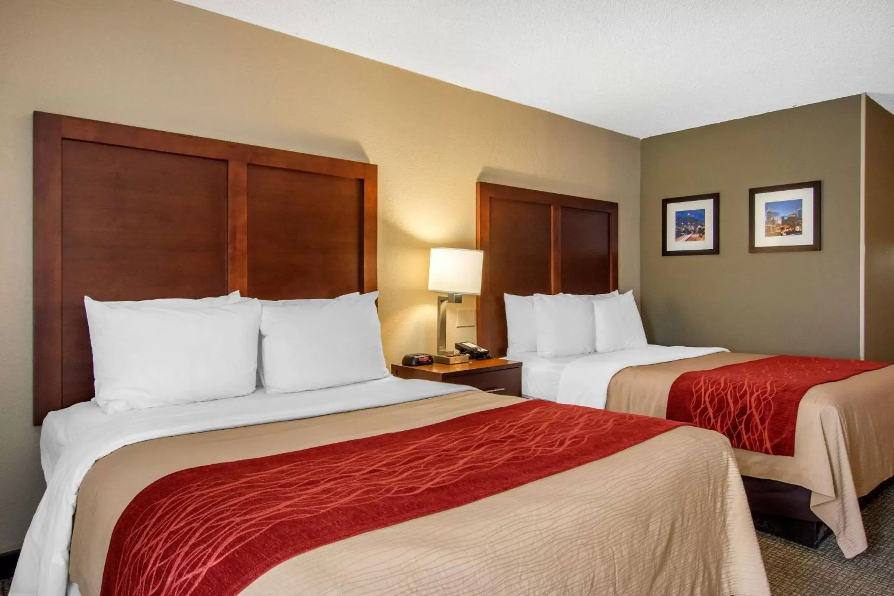 Photo of the whole room, Bed in Comfort Inn Sandy Springs – Perimeter