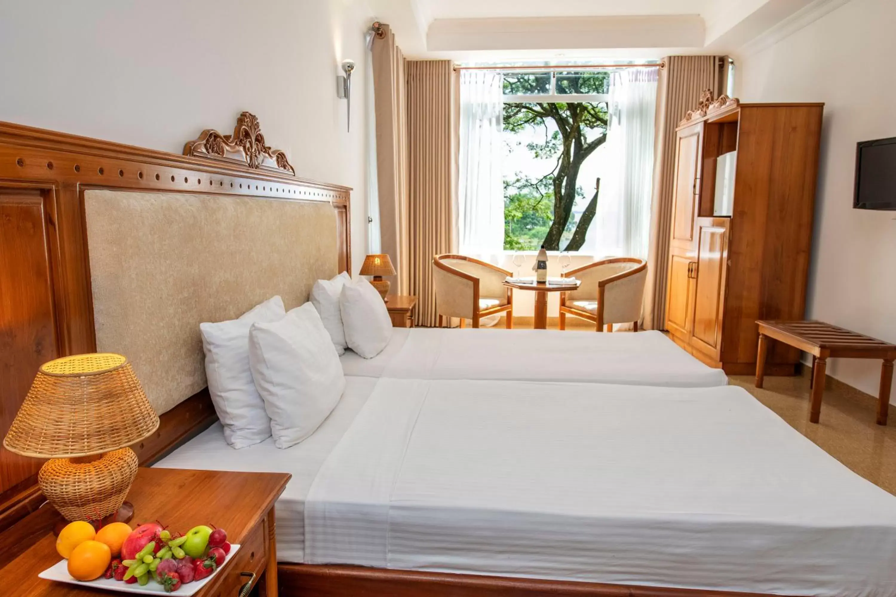 Deluxe Double Room (2 Adults + 1 Child) in Hotel Sudu Araliya Deluxe Double Room (2 Adults + 1 Child) in Hotel Sudu Araliya