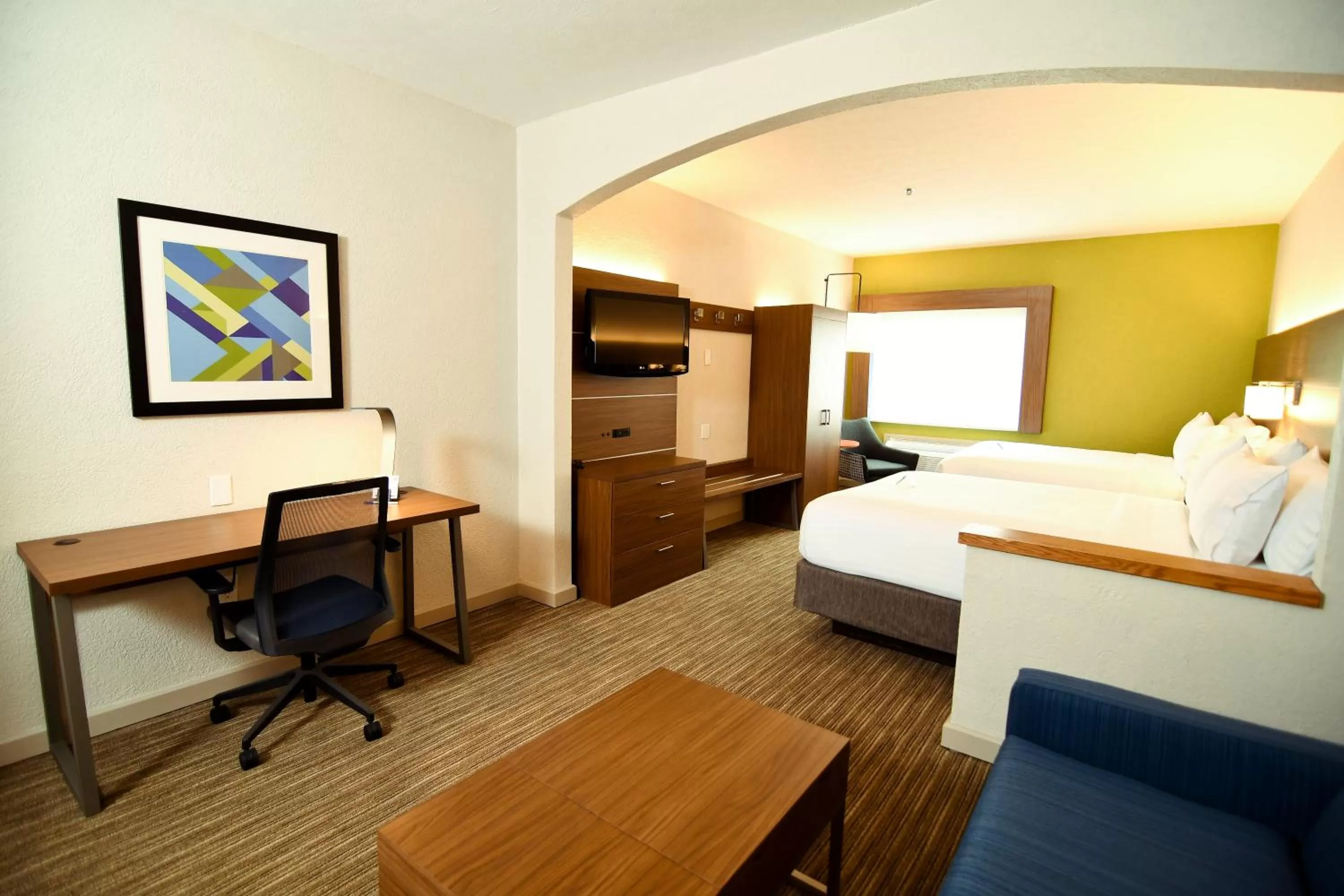 Photo of the whole room, Bed in Holiday Inn Express Hotel & Suites Port Clinton-Catawba Island by IHG