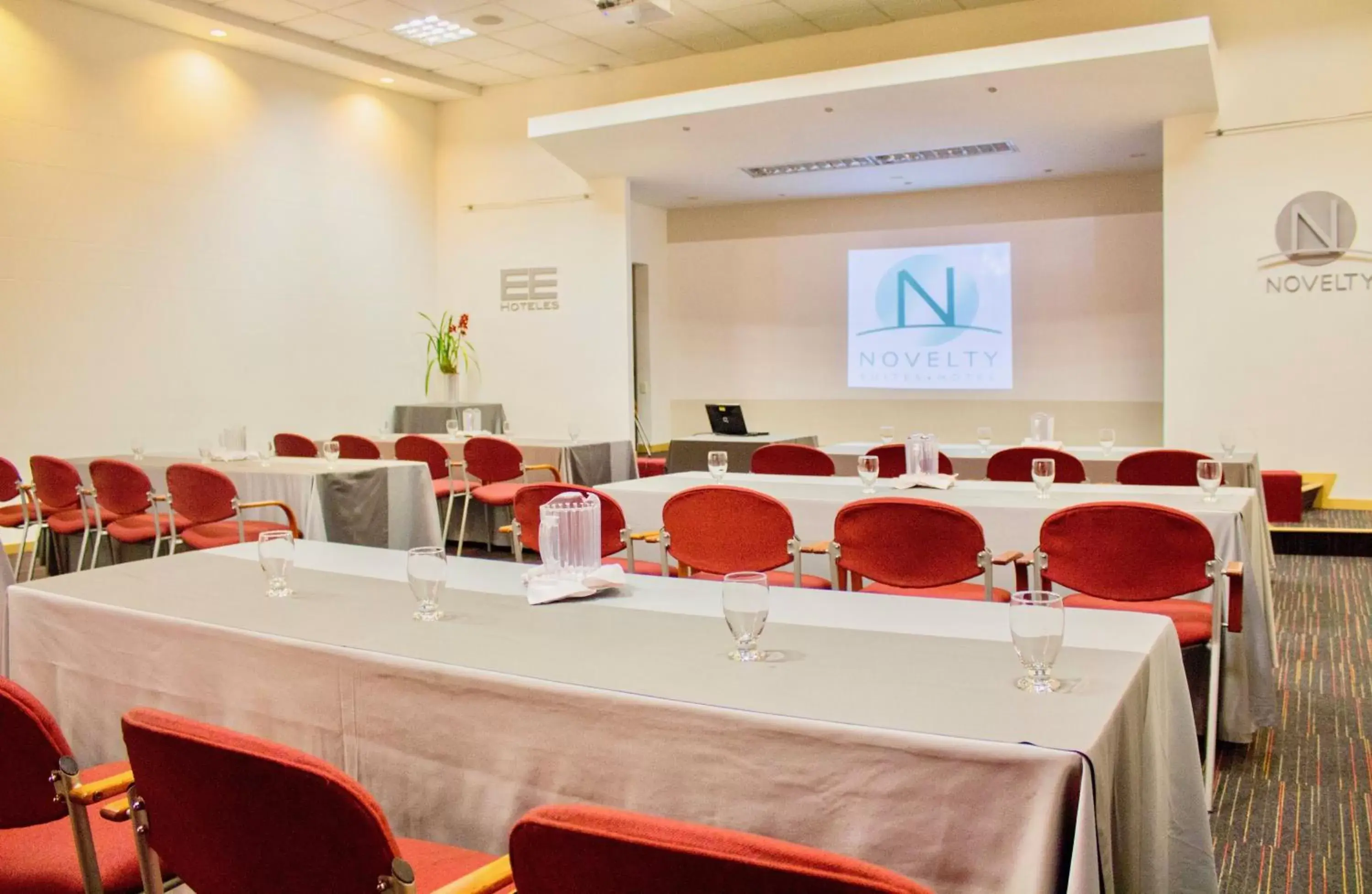 Meeting/conference room in Novelty Suites Hotel