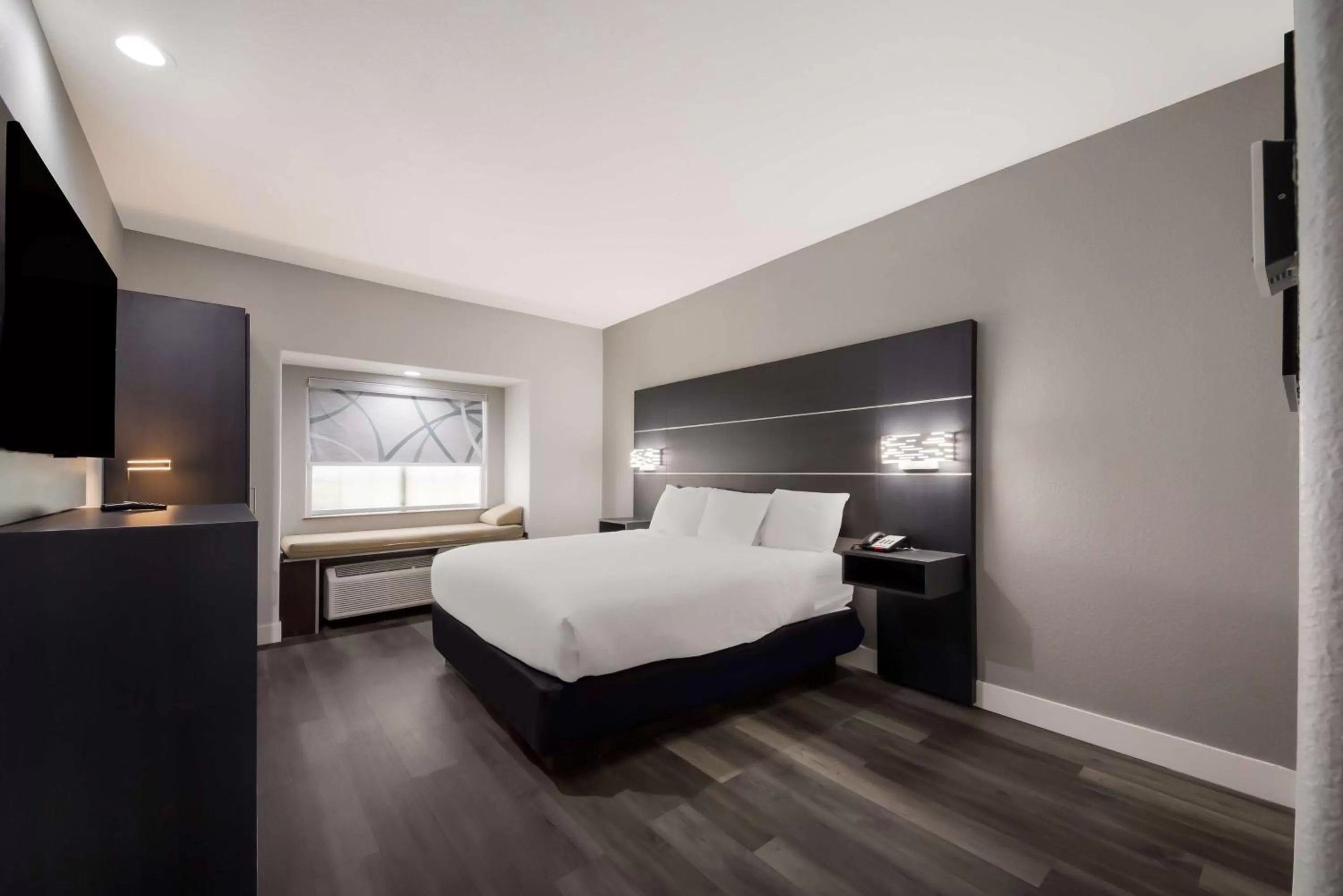 Bedroom, Bed in Best Western SeaWorld San Antonio