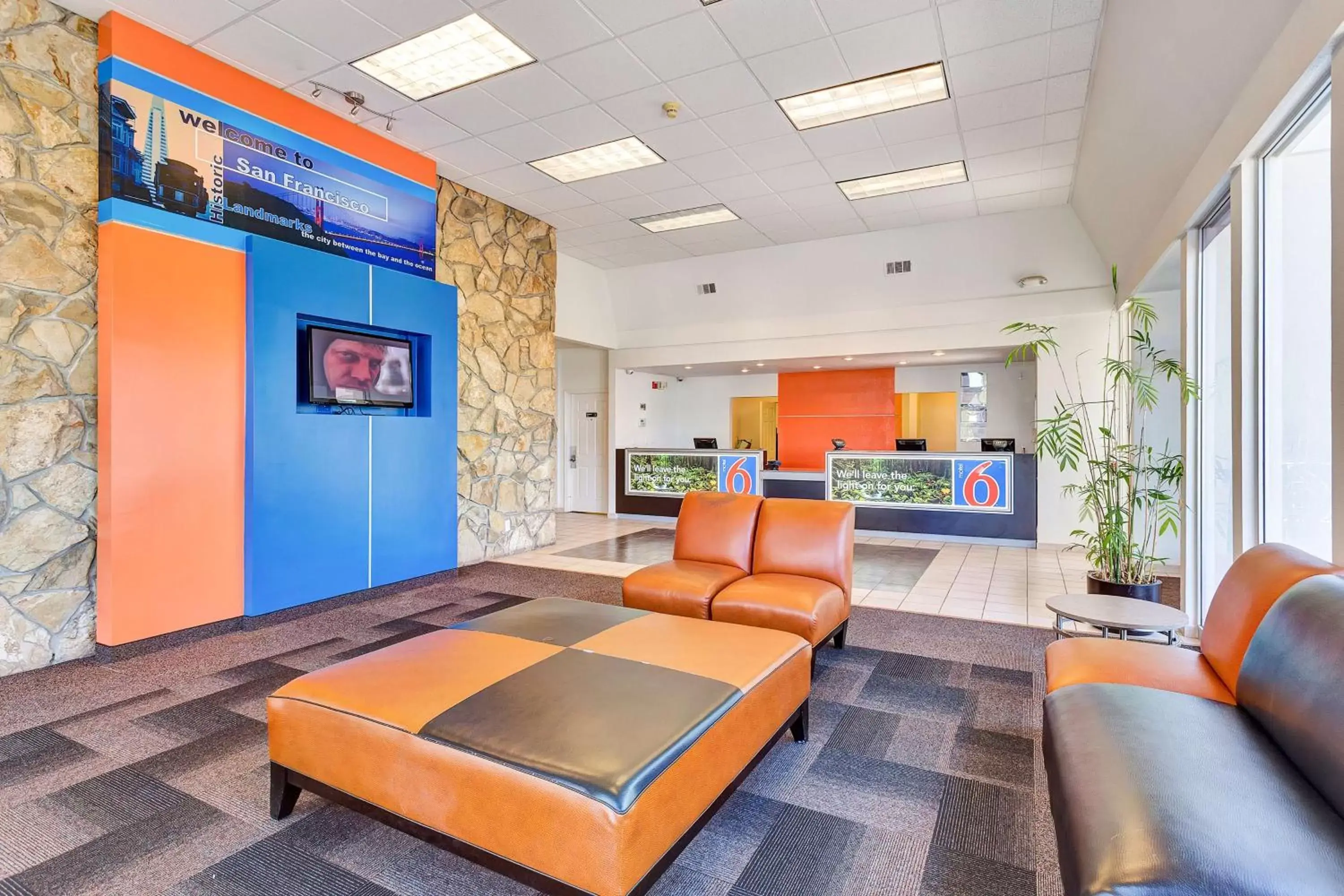 TV and multimedia, Seating Area in Motel 6-Belmont, CA - San Francisco - Redwood City