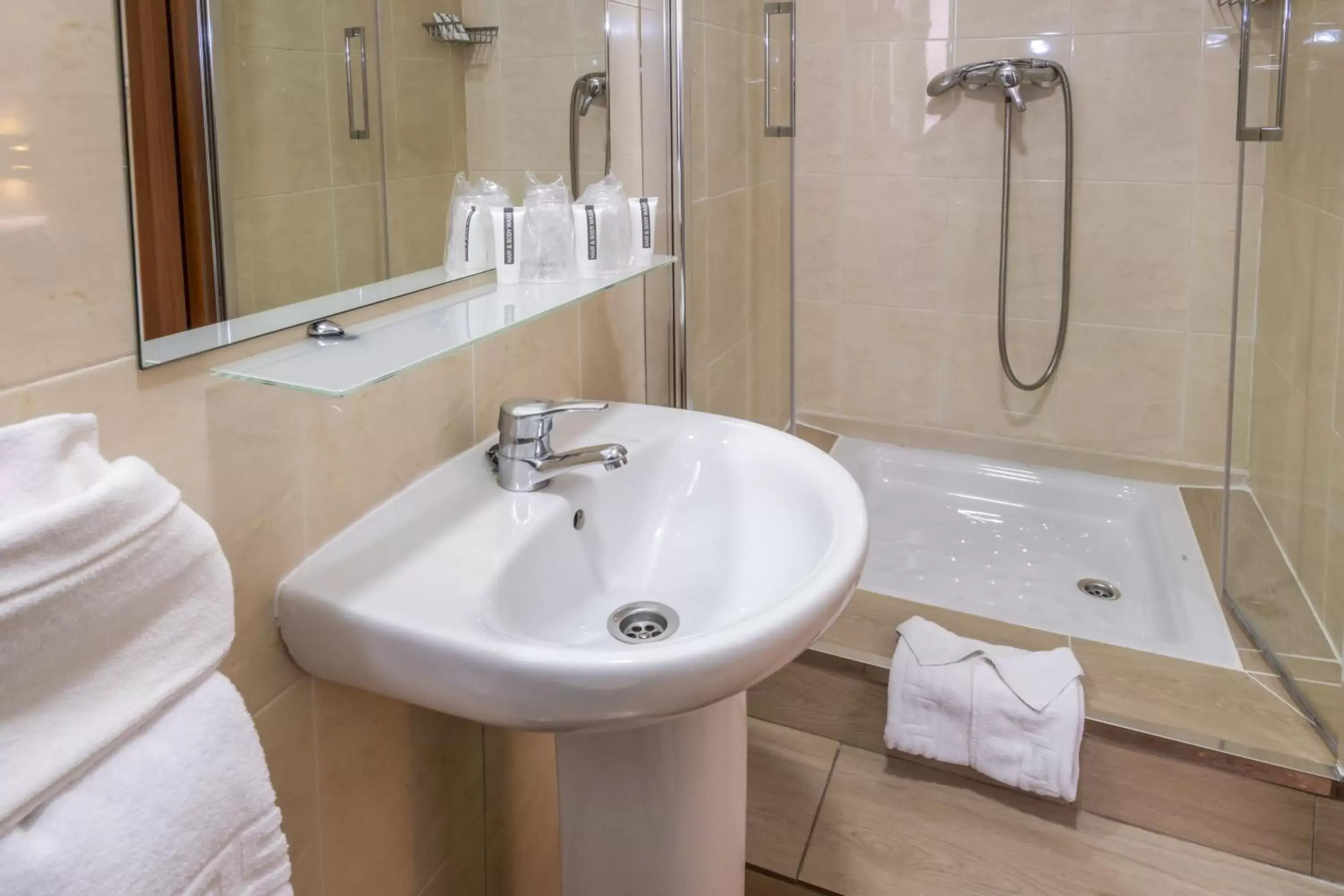 Bathroom in Hotel Catalunya Express