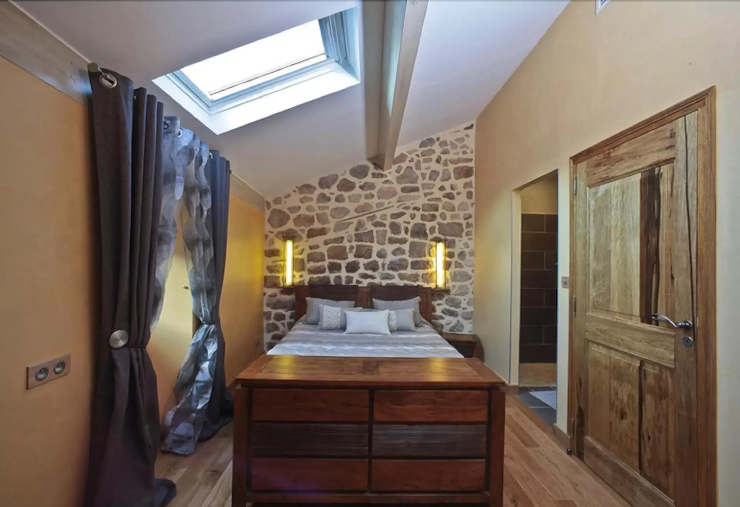 Double Room with Private Bathroom in Le Mas de Baume