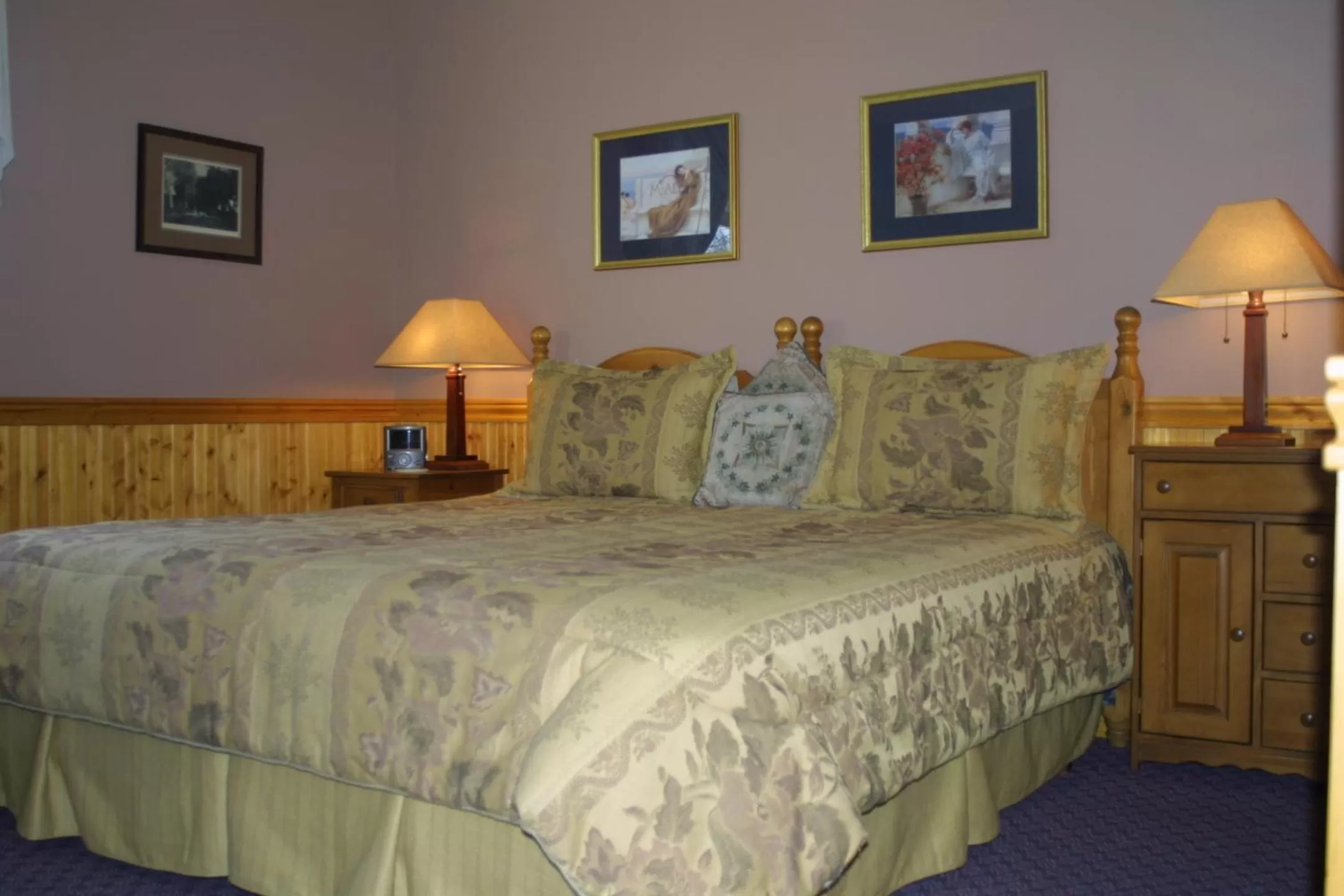 Bed in Arden Forest Inn