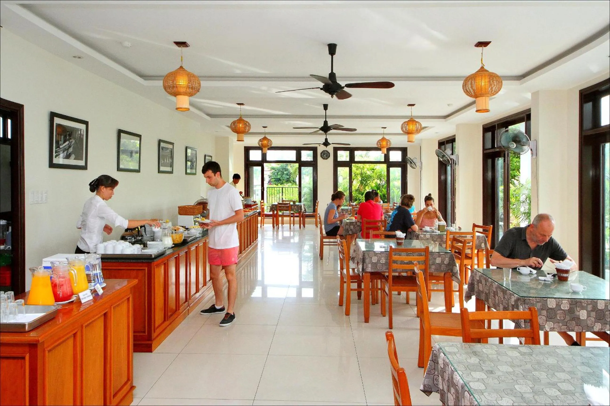 Restaurant/places to eat in Sunshine Hoian Hotel