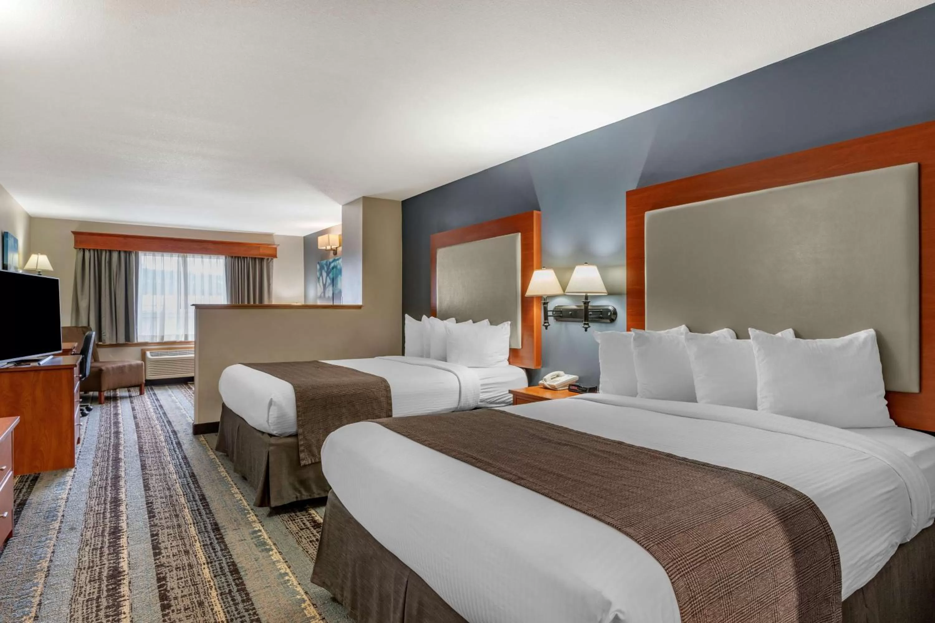 Bedroom, Bed in Best Western Newberg Inn