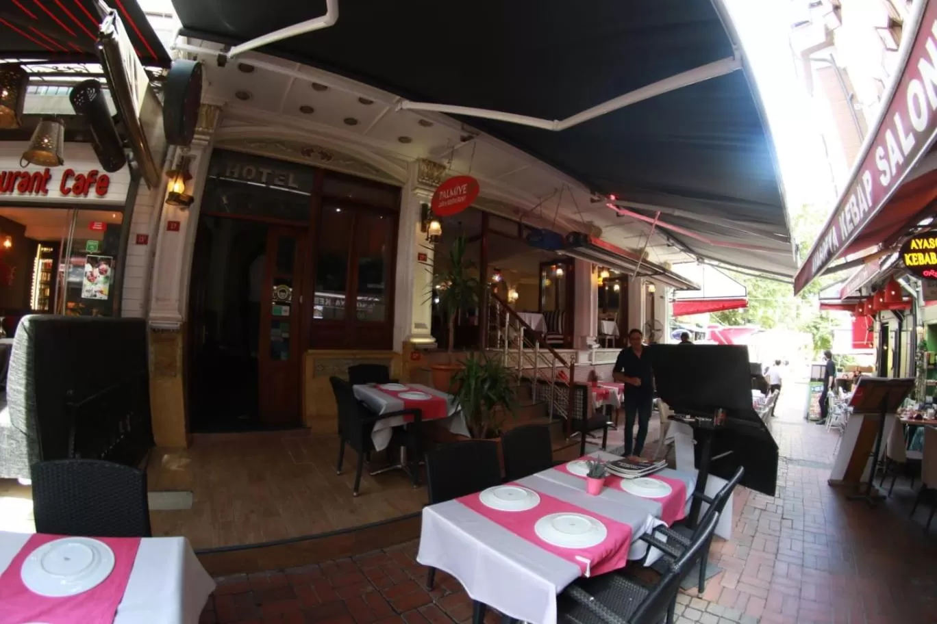 Restaurant/places to eat in Ares Hotel