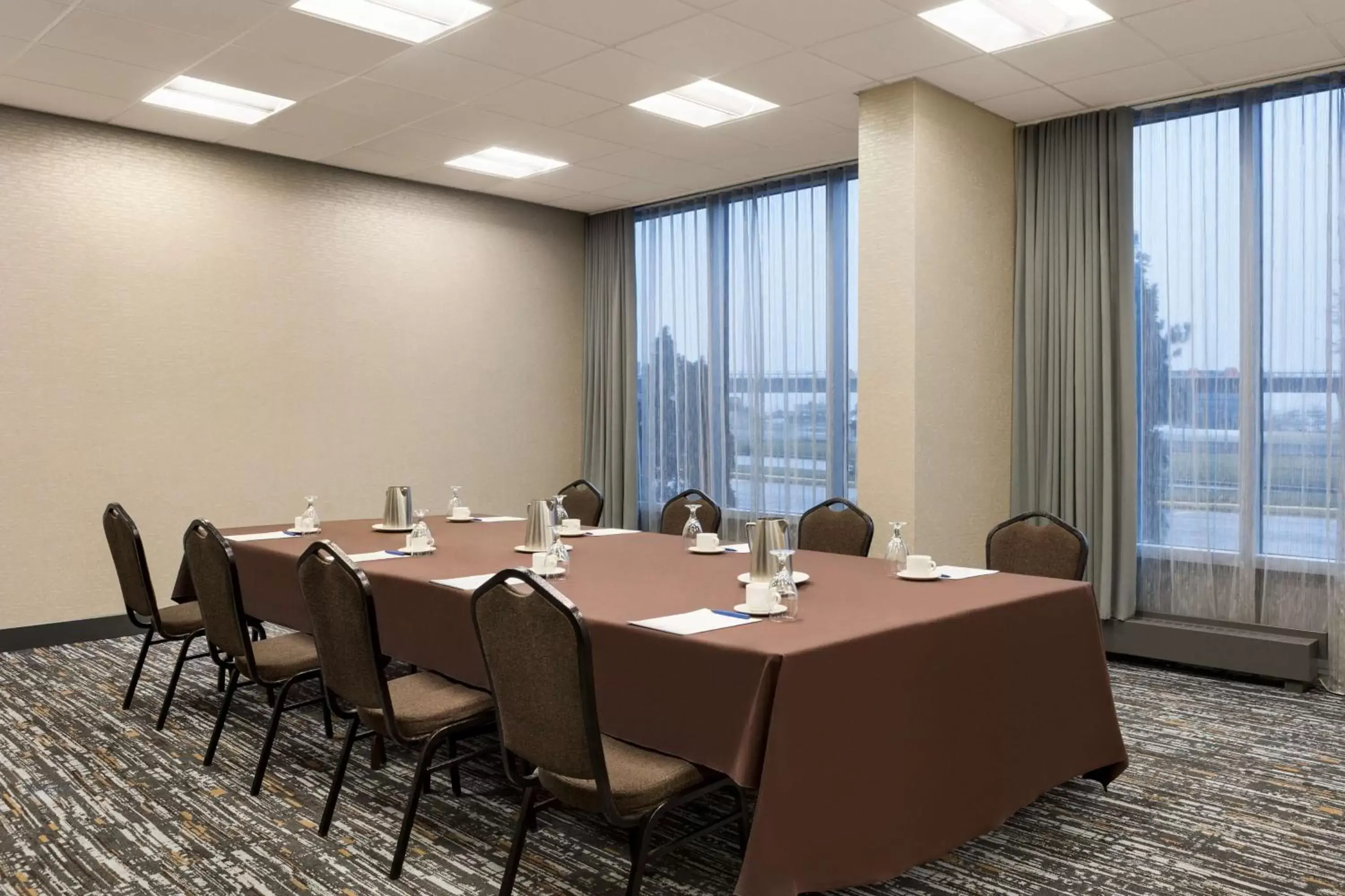Meeting/conference room in Doubletree By Hilton Pointe Claire Montreal Airport West