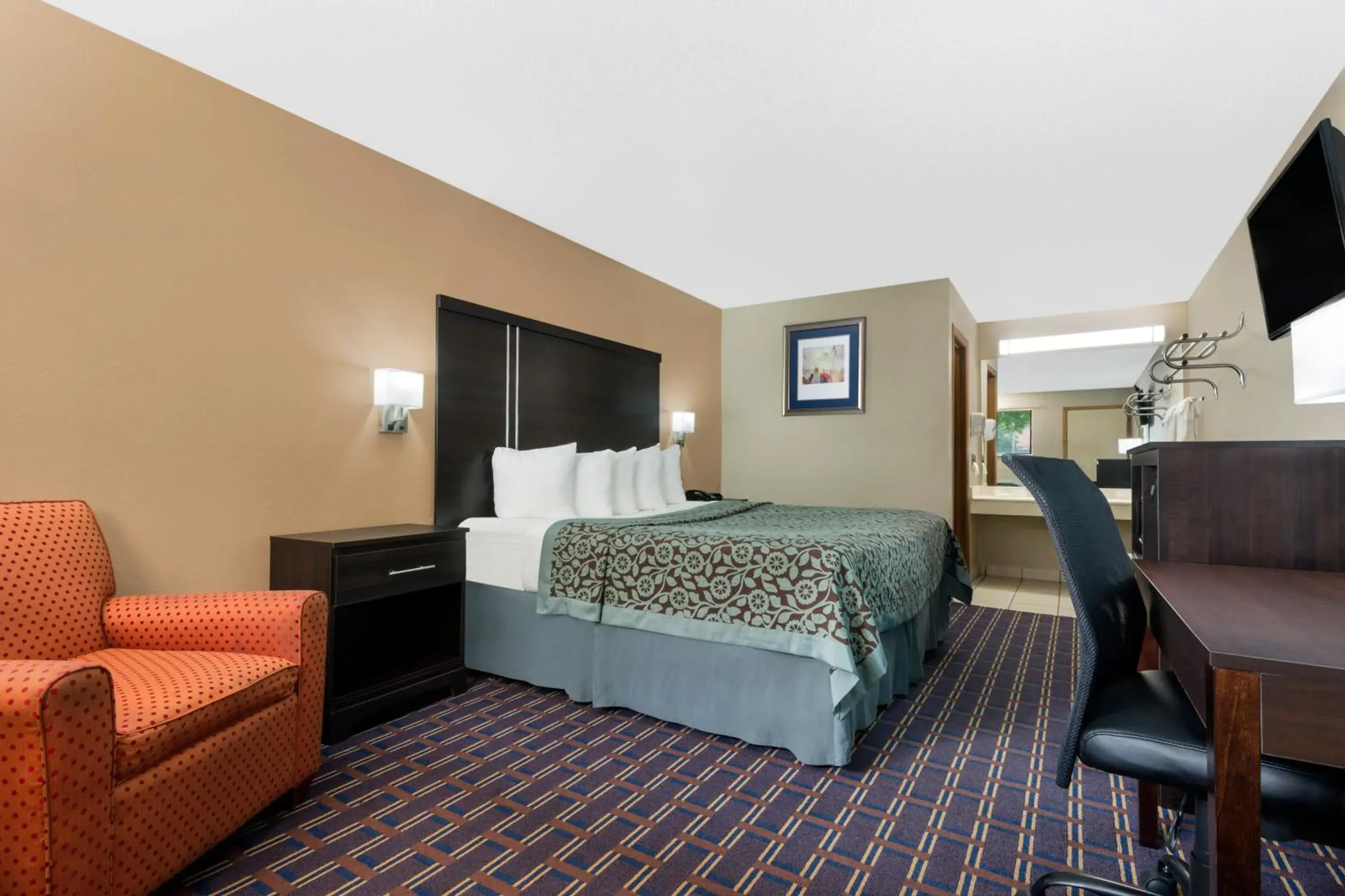Other, Bed in Days Inn by Wyndham Maumee/Toledo