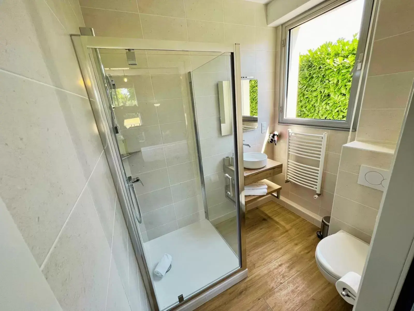 Shower, Bathroom in Hôtel de la Marine