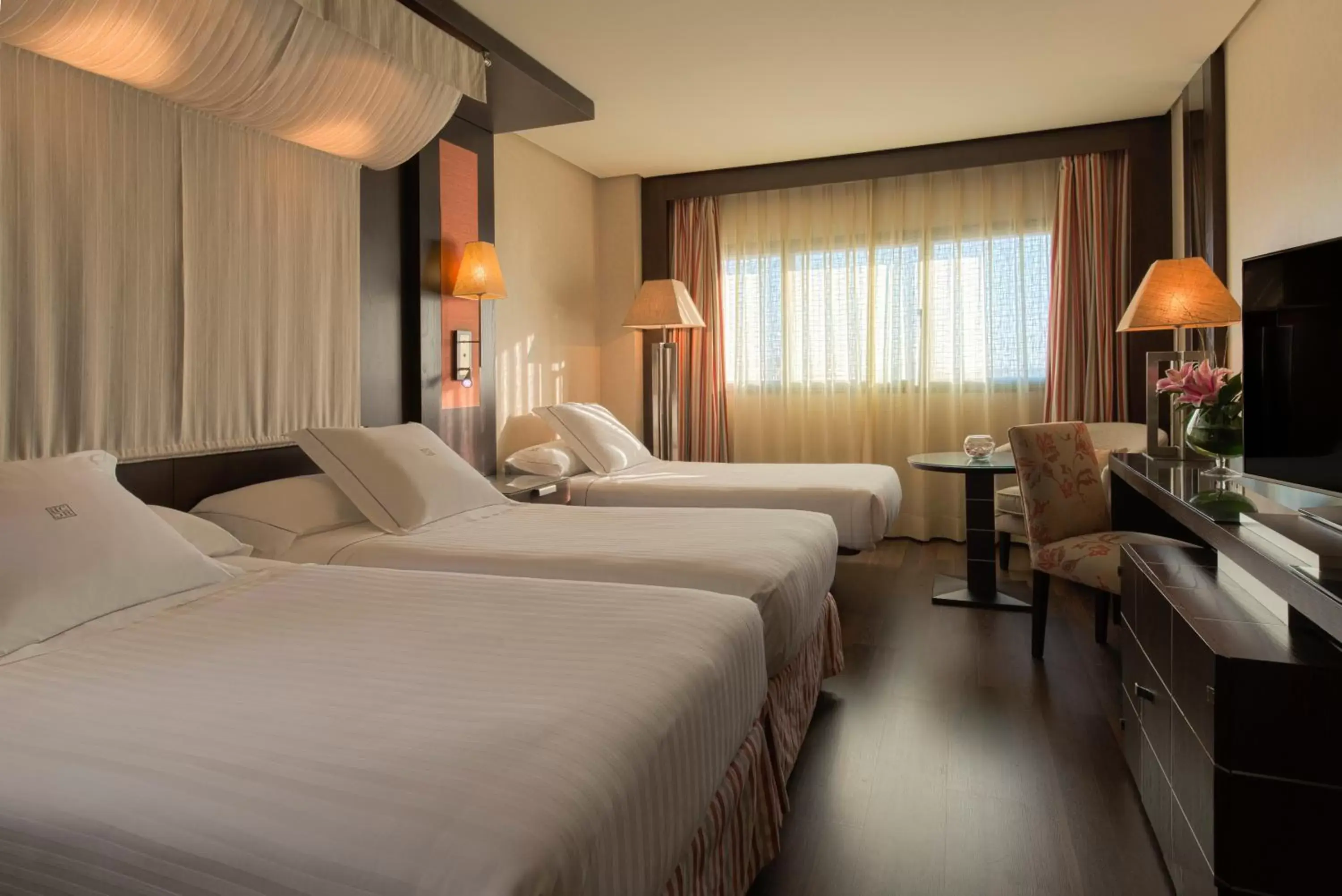 Bedroom, Bed in Hotel Cordoba Center