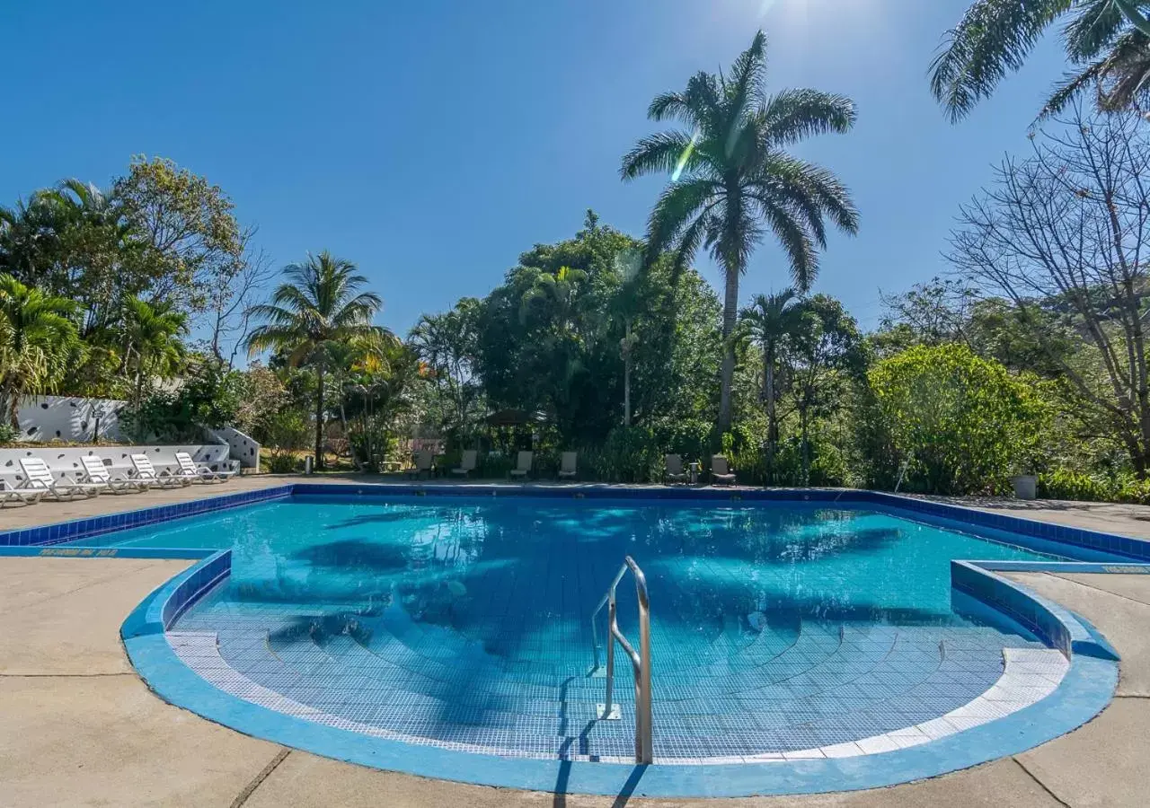 Swimming Pool in Hotel Colinas del Sol