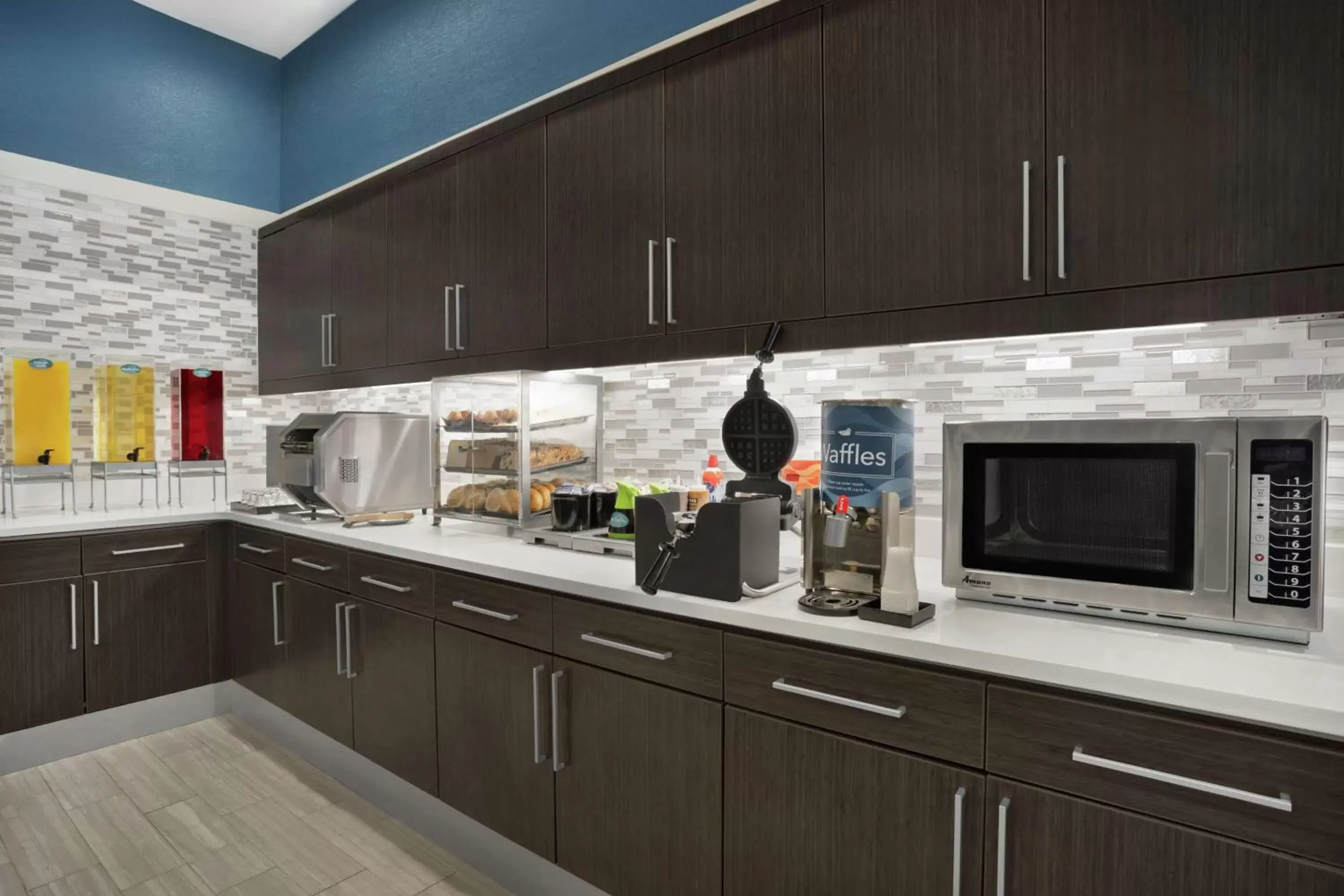 Breakfast, Kitchen/Kitchenette in Homewood Suites By Hilton Florence