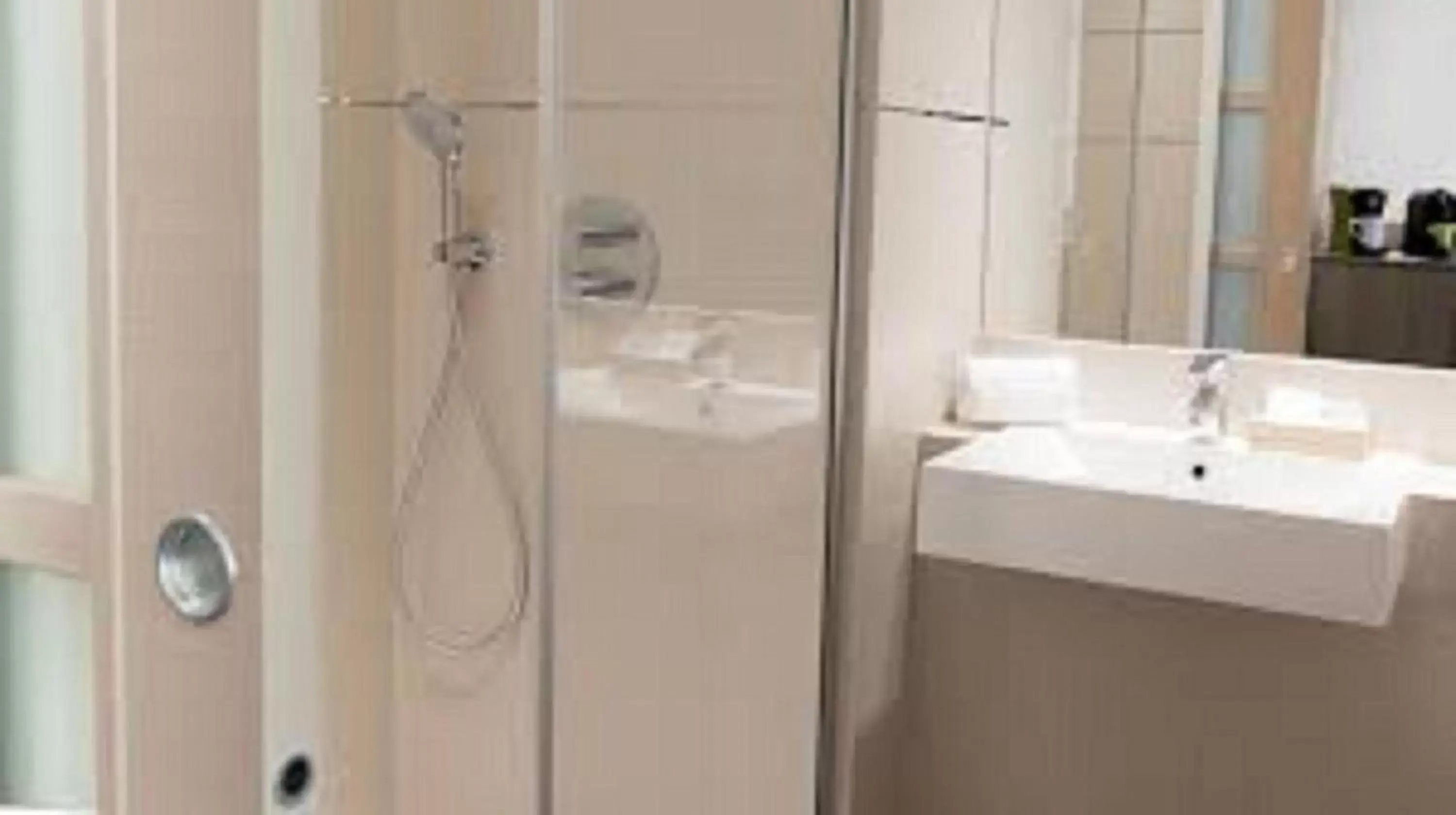 Bathroom in Campanile Bordeaux Sud Hopital Haut Leveque - Pessac