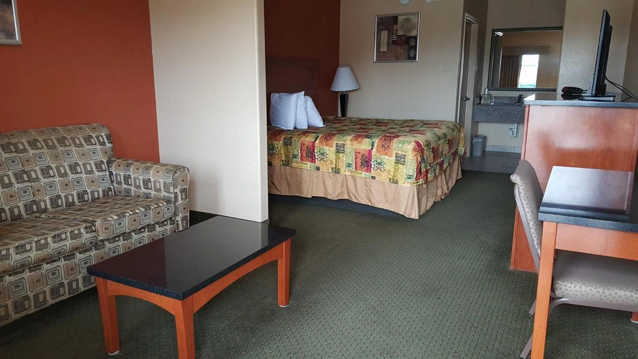 Seating area, Bed in Budgetel Inn and Suites