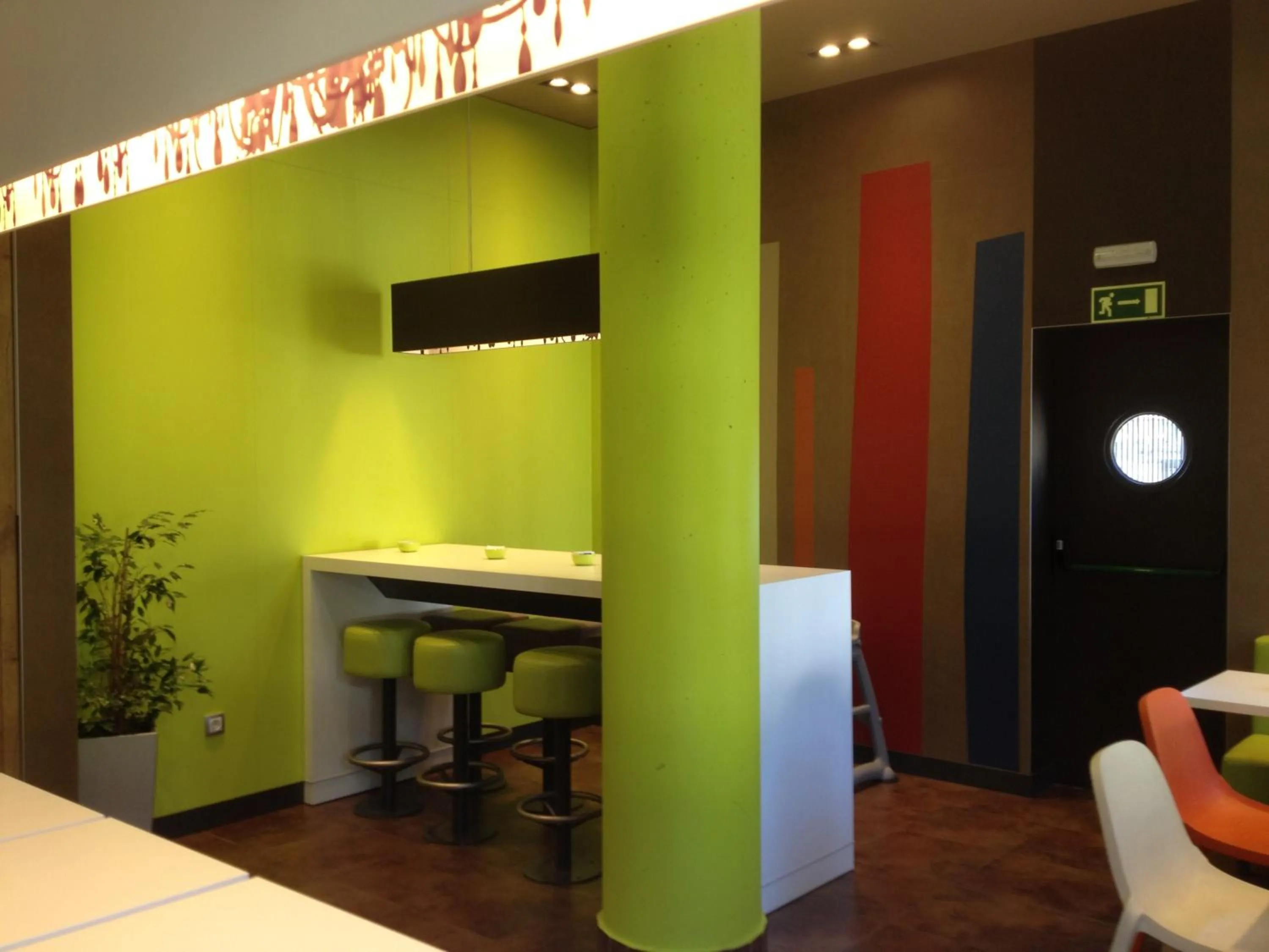 Communal lounge/ TV room in Ibis Budget Sevilla Aeropuerto