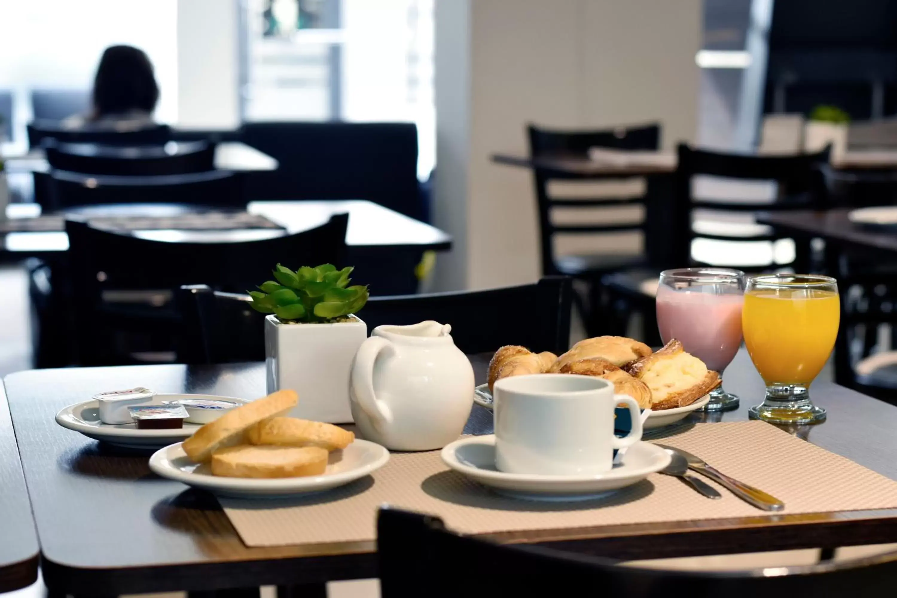 Breakfast, Restaurant/Places to Eat in Abril Hotel Boutique