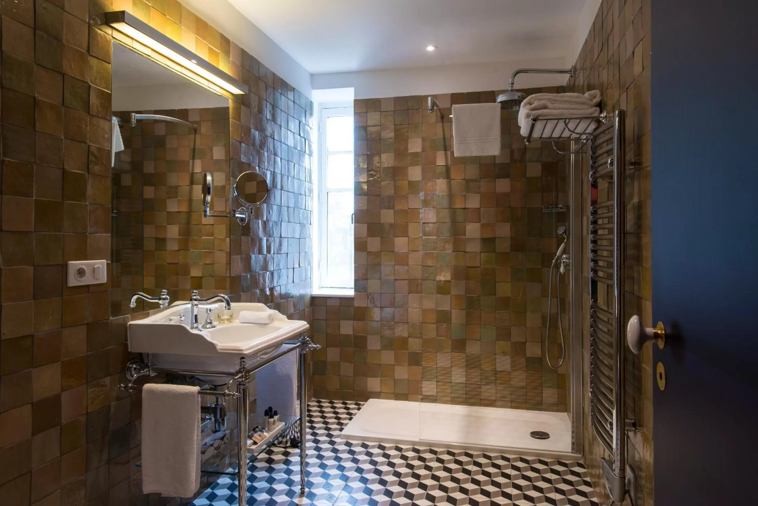 Shower, Bathroom in Hôtel & Spa Jules César Arles - MGallery Hotel Collection