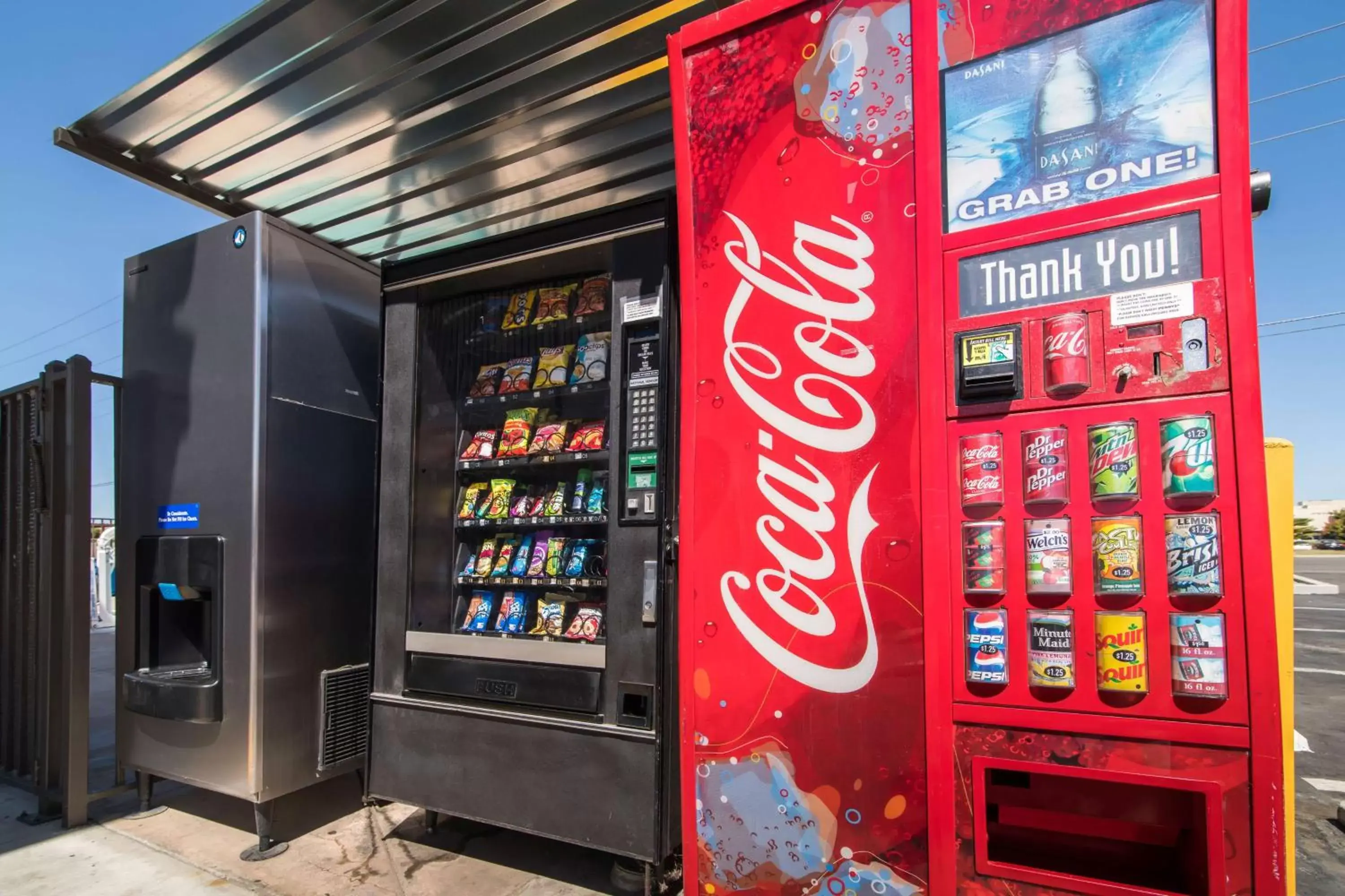 vending machine, Supermarket/Shops in Motel 6-Moreno Valley, CA - Perris