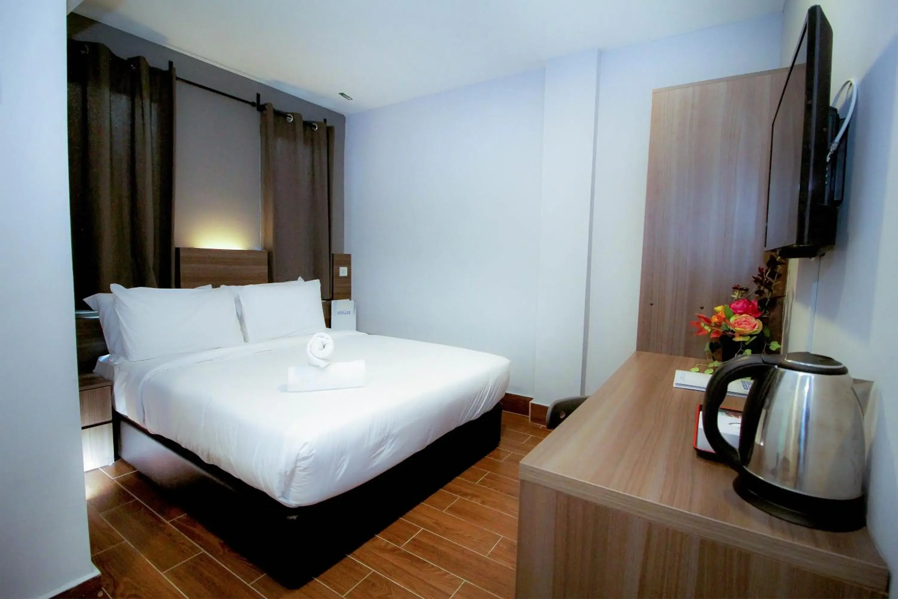 Photo of the whole room, Bed in Asia Like Boutique Hotel