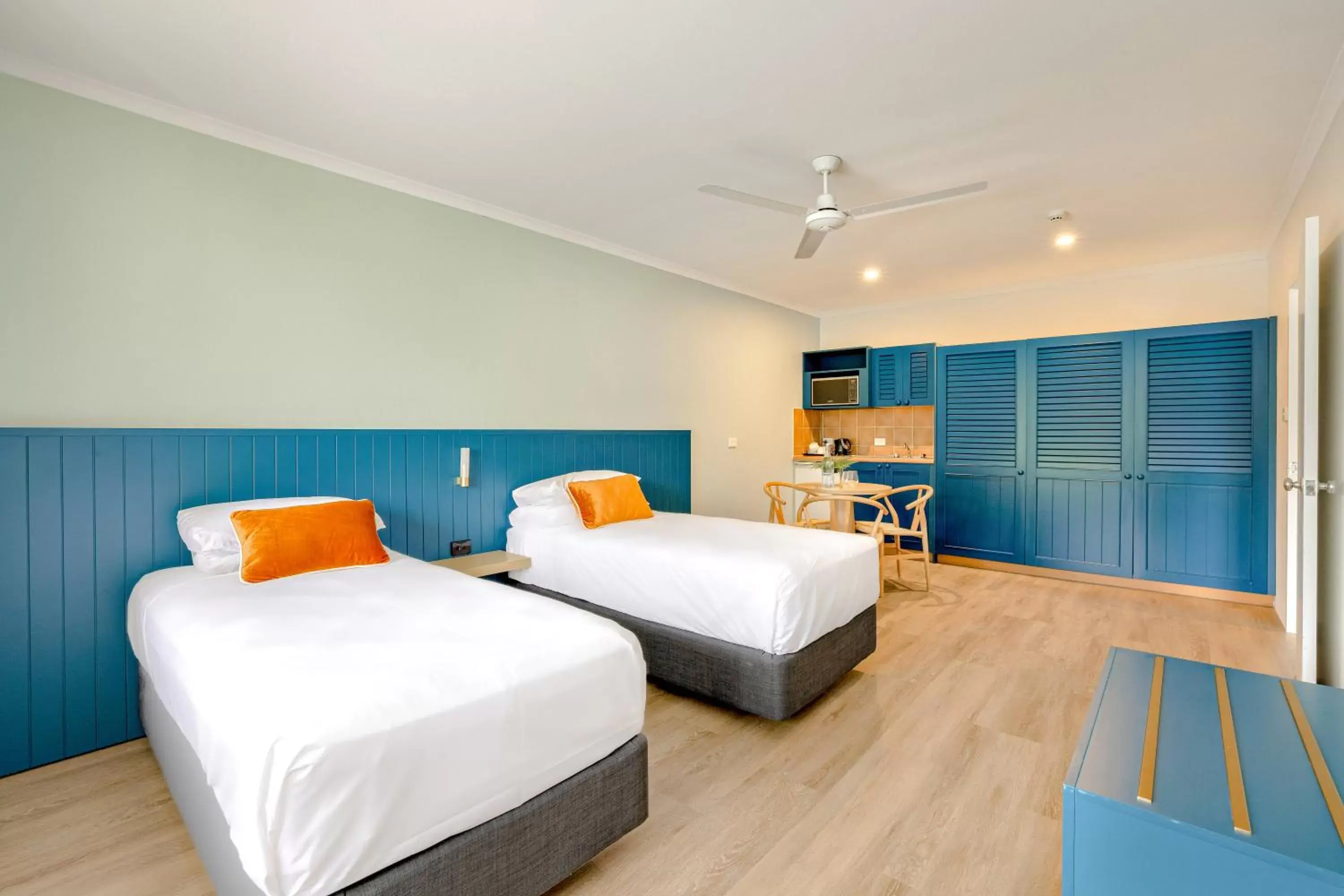 Bedroom, Bed in Mercure Cairns