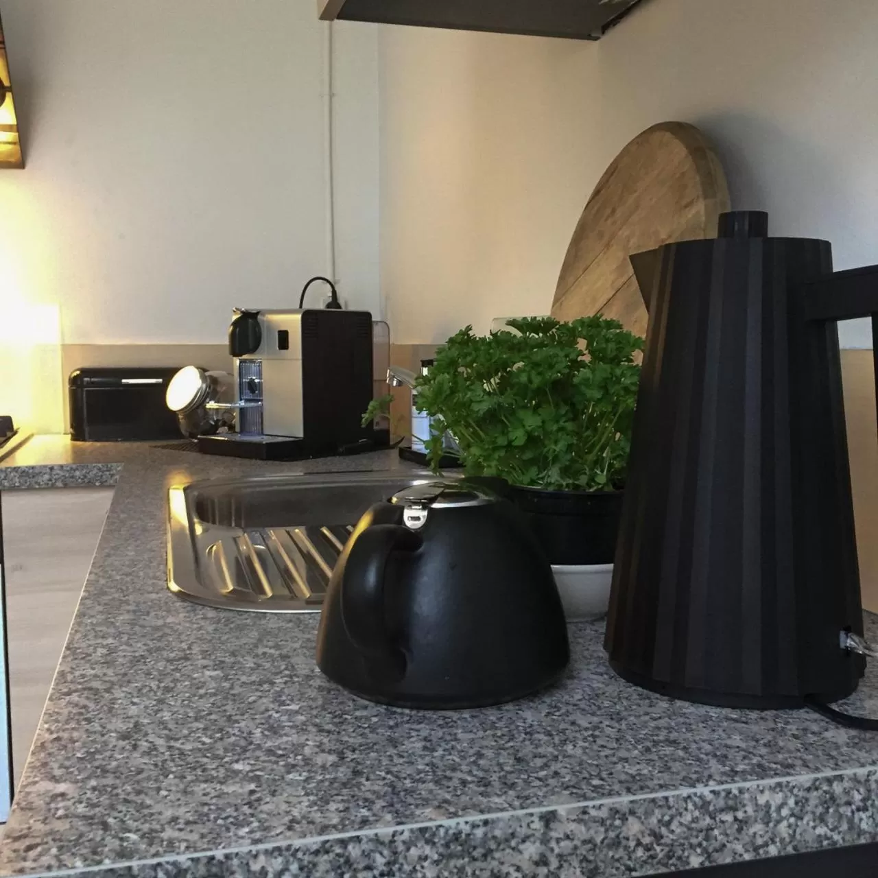 Coffee/tea facilities in B&B Het Atelier