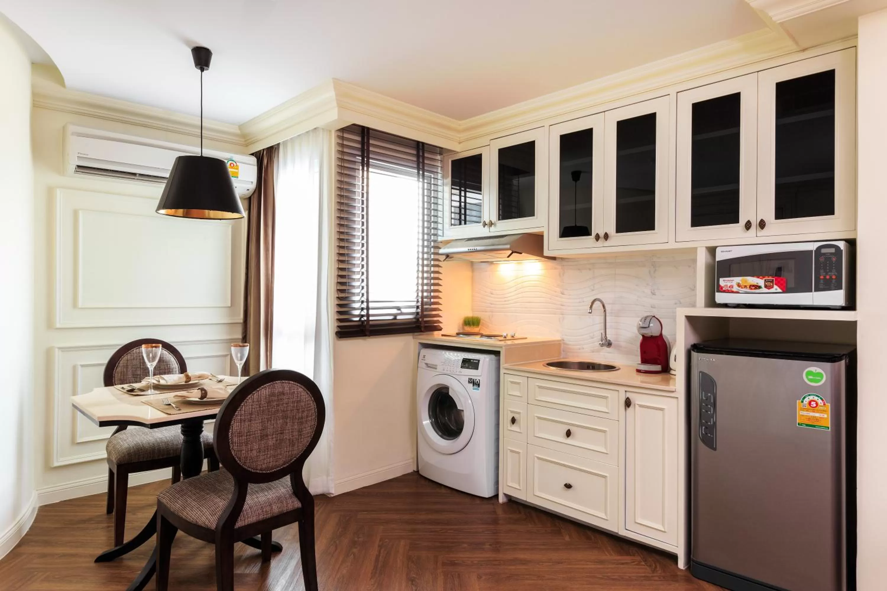 Dining area in The LA49 Hotel