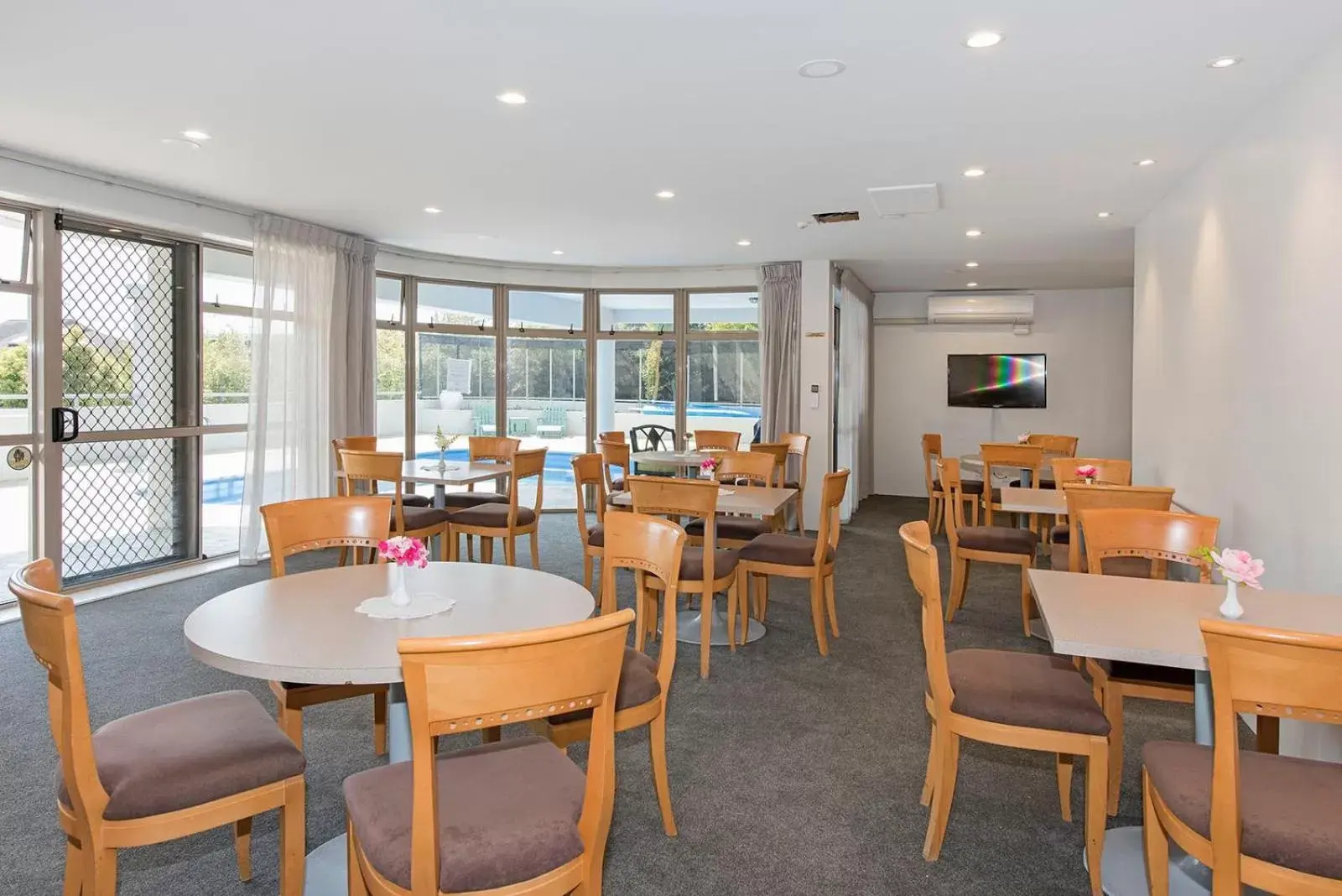 Restaurant/Places to Eat in Carnmore Hotel Takapuna