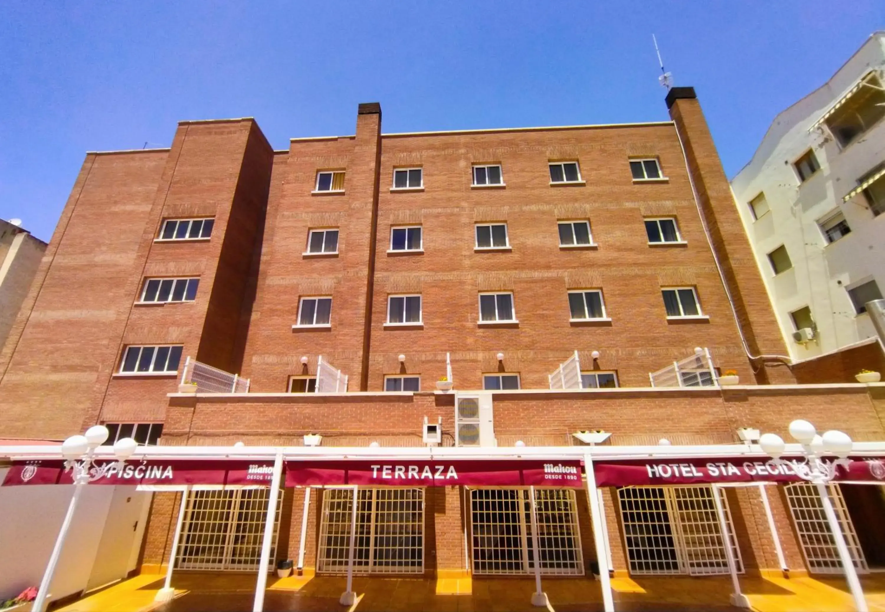 Swimming pool, Property Building in Hotel Santa Cecilia