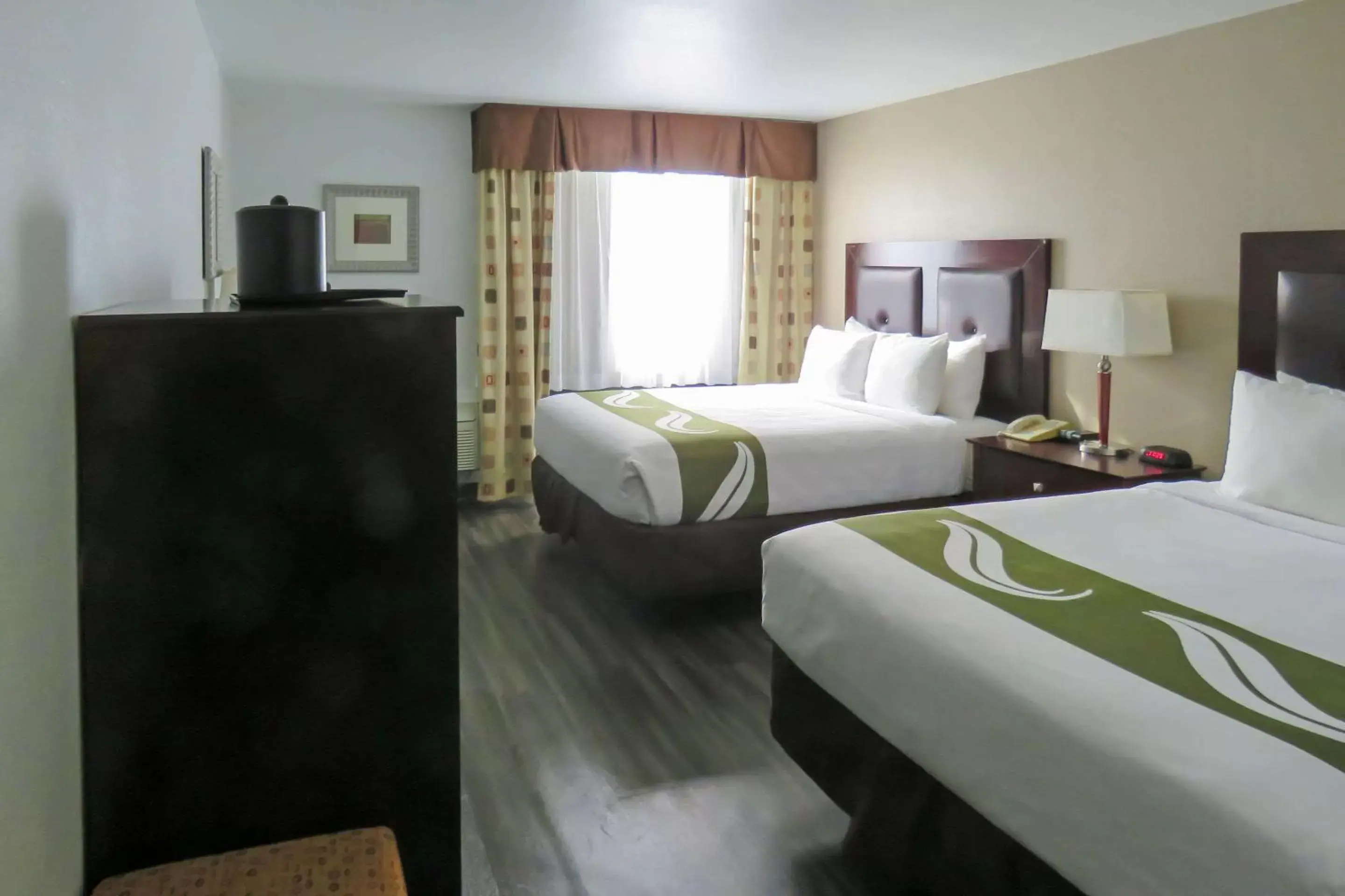 Photo of the whole room, Bed in Quality Inn & Suites Everett