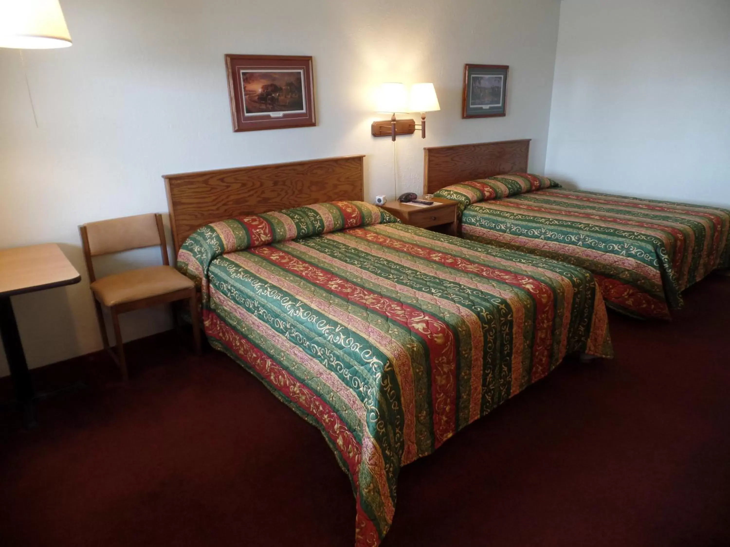 Photo of the whole room, Bed in Dakota Country Inn