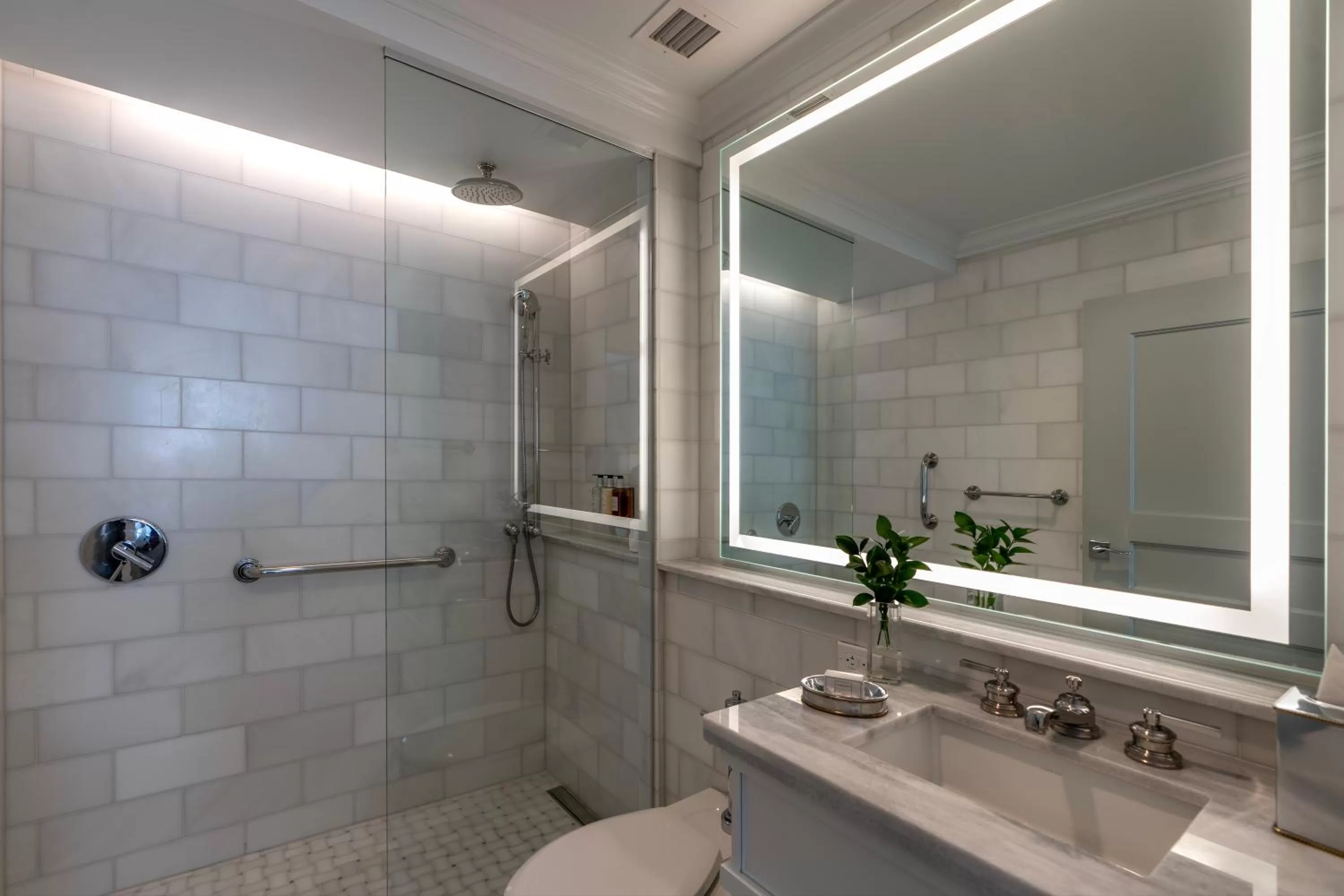 Shower in Hotel Monteleone