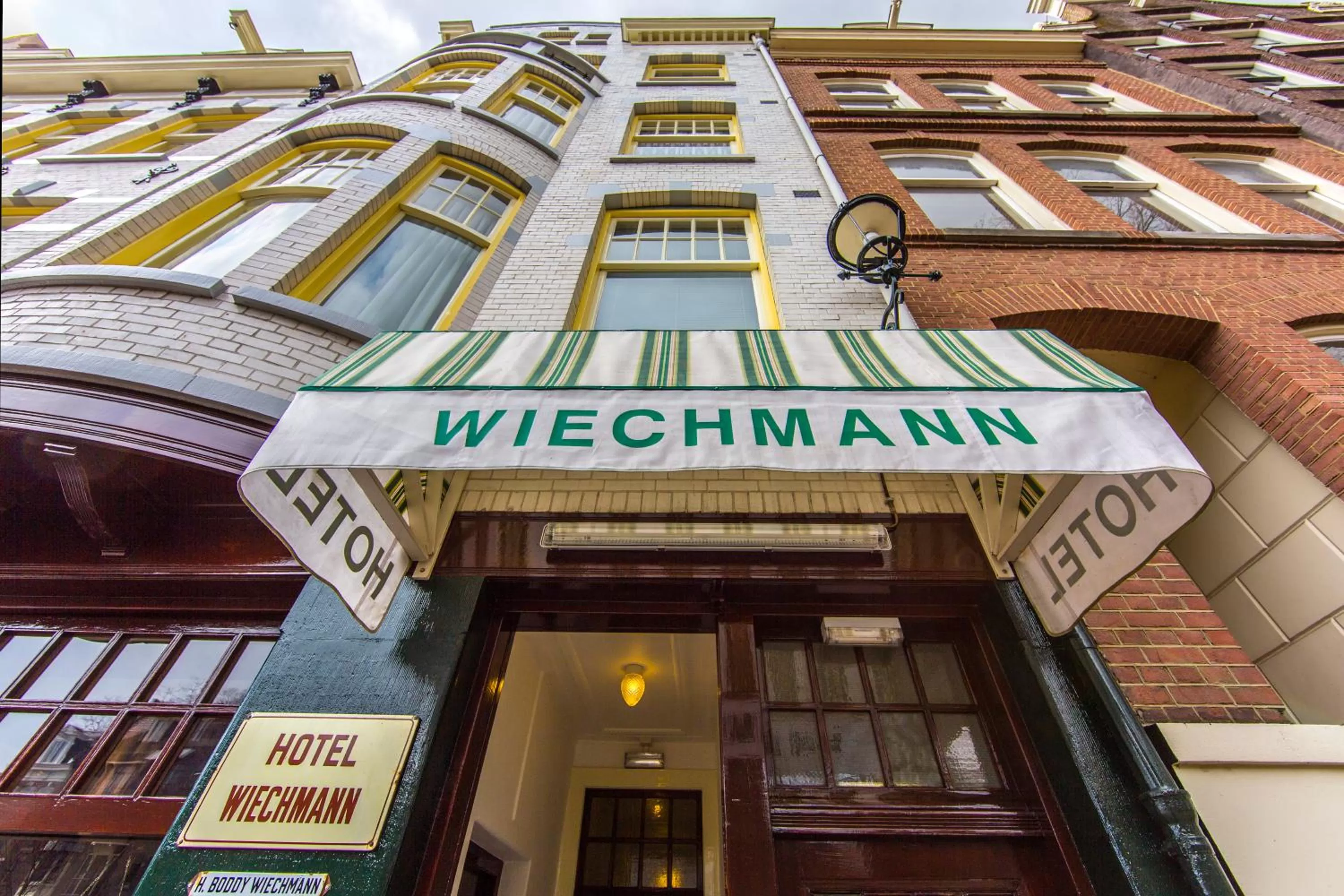 Facade/entrance in Amsterdam Wiechmann Hotel