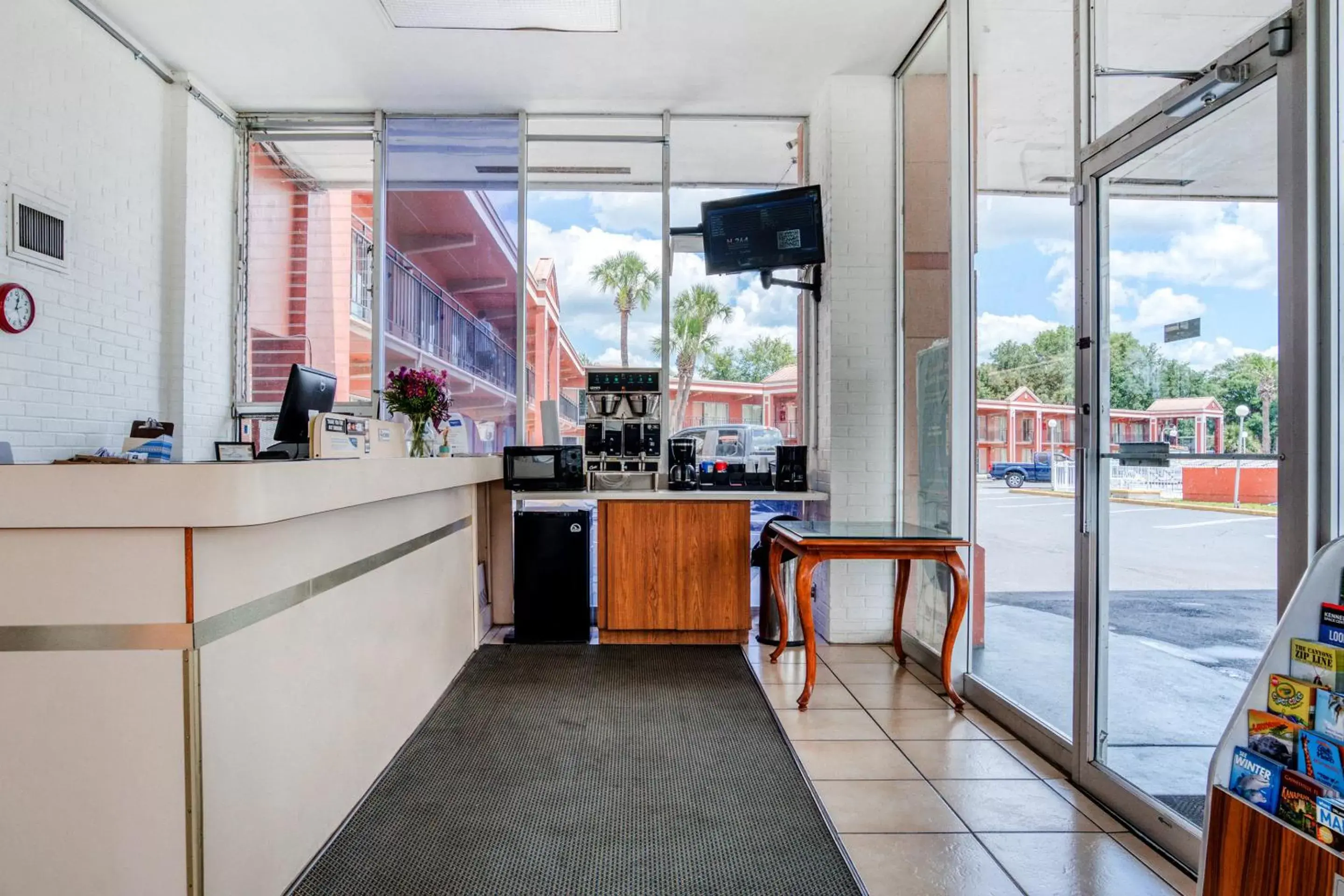 Lobby or reception in OYO Hotel Mustang Silver Spring FL