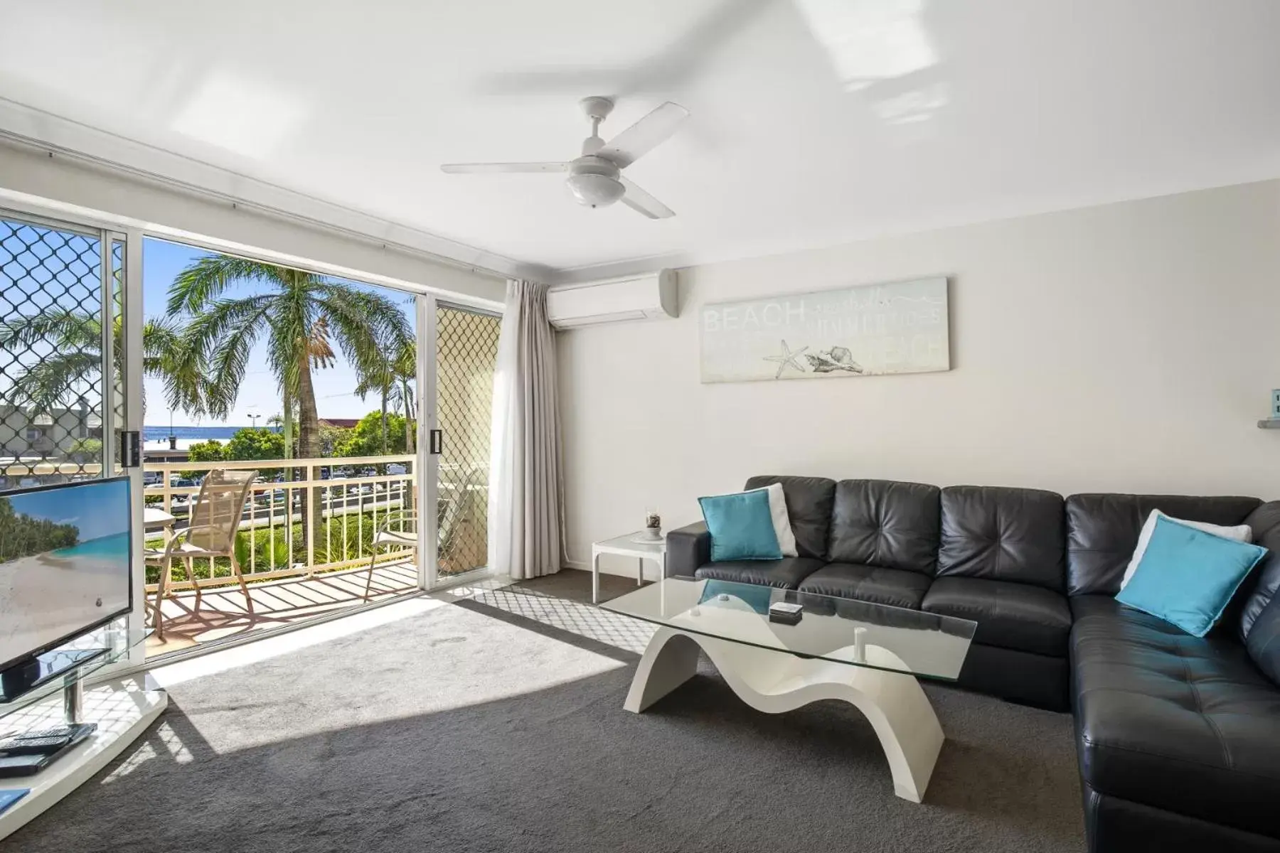 Living room, Seating Area in Kirra Palms Holiday Apartments