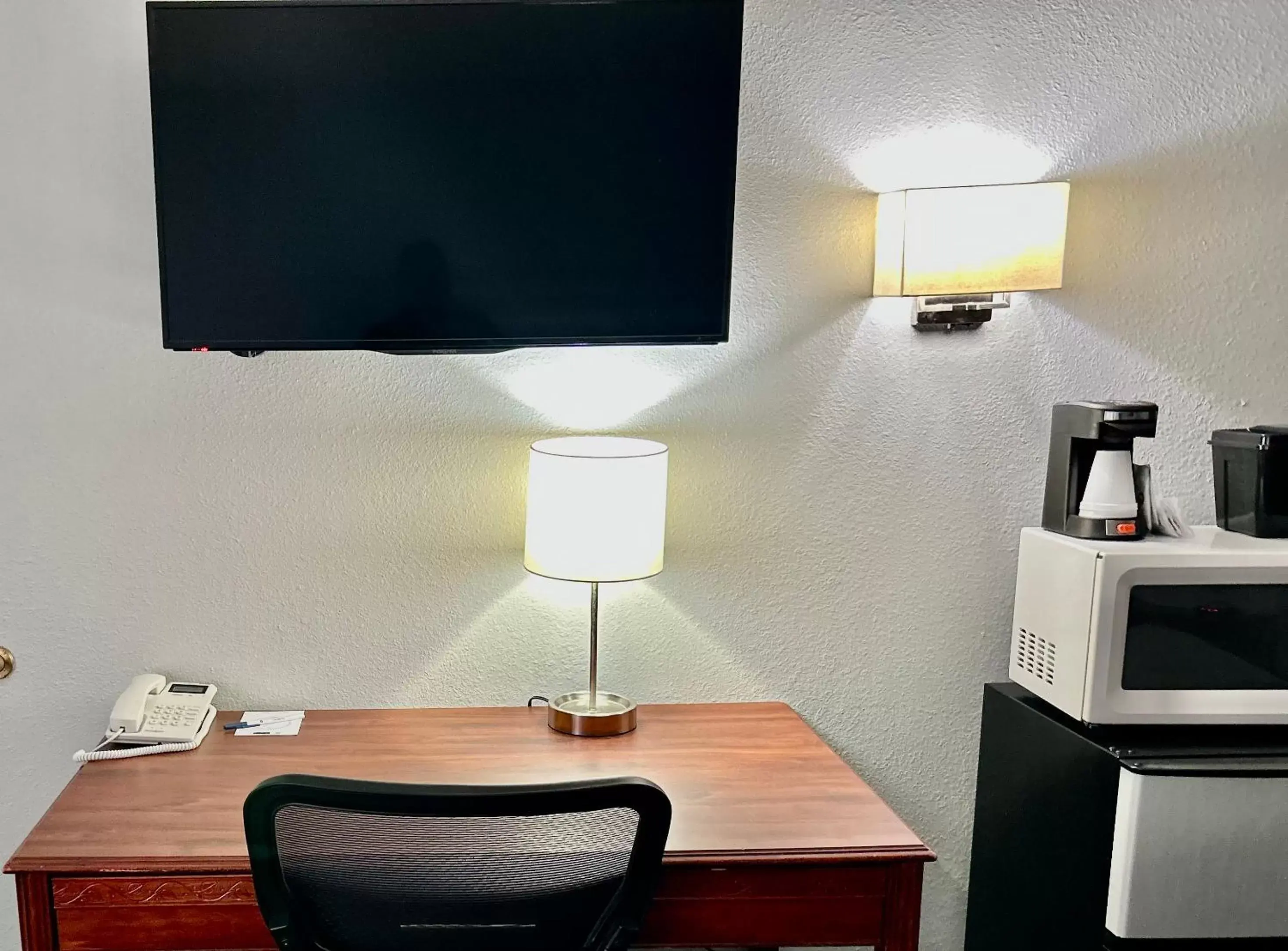 TV/Entertainment Center in Travelodge by Wyndham Lincoln South
